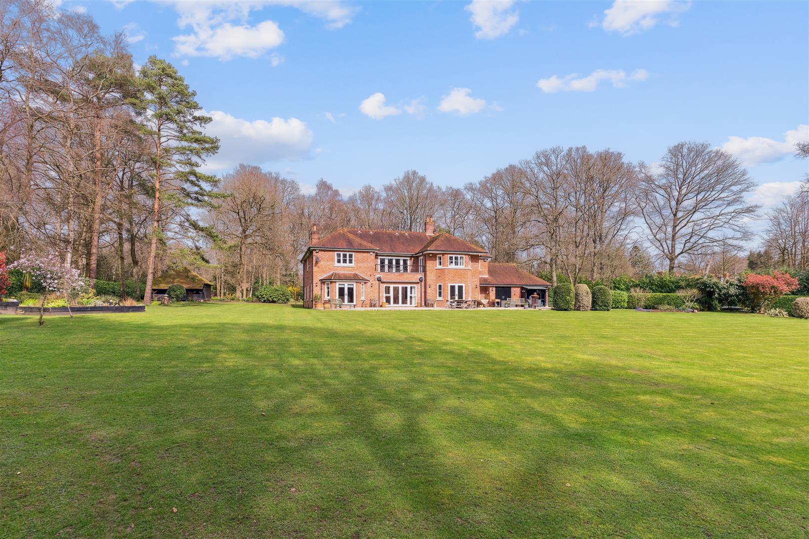 Detached House for sale with 5 bedrooms, Alderton Drive, Little