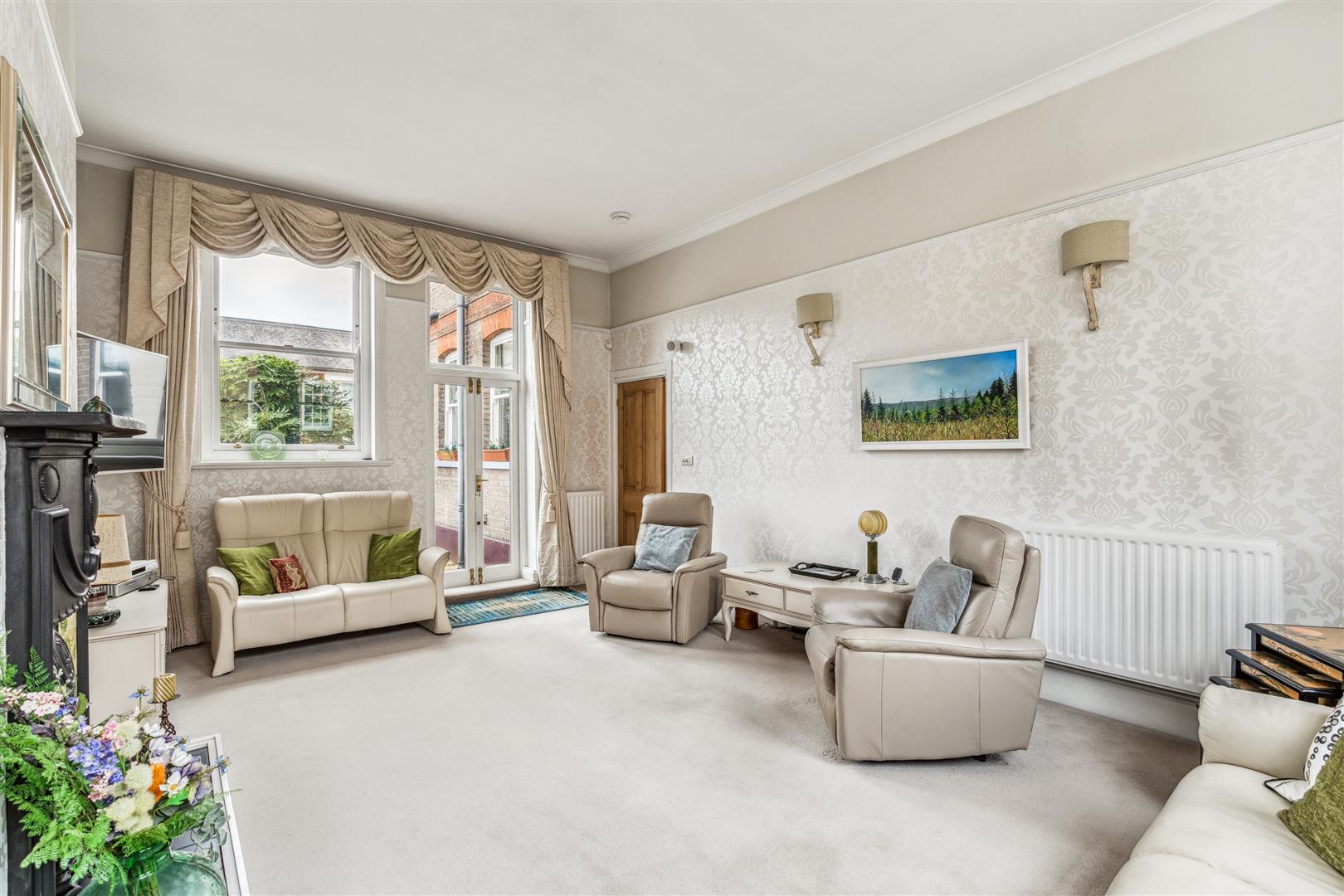 Apartment for sale with 2 bedrooms, Ravens Lane, Berkhamsted Fine