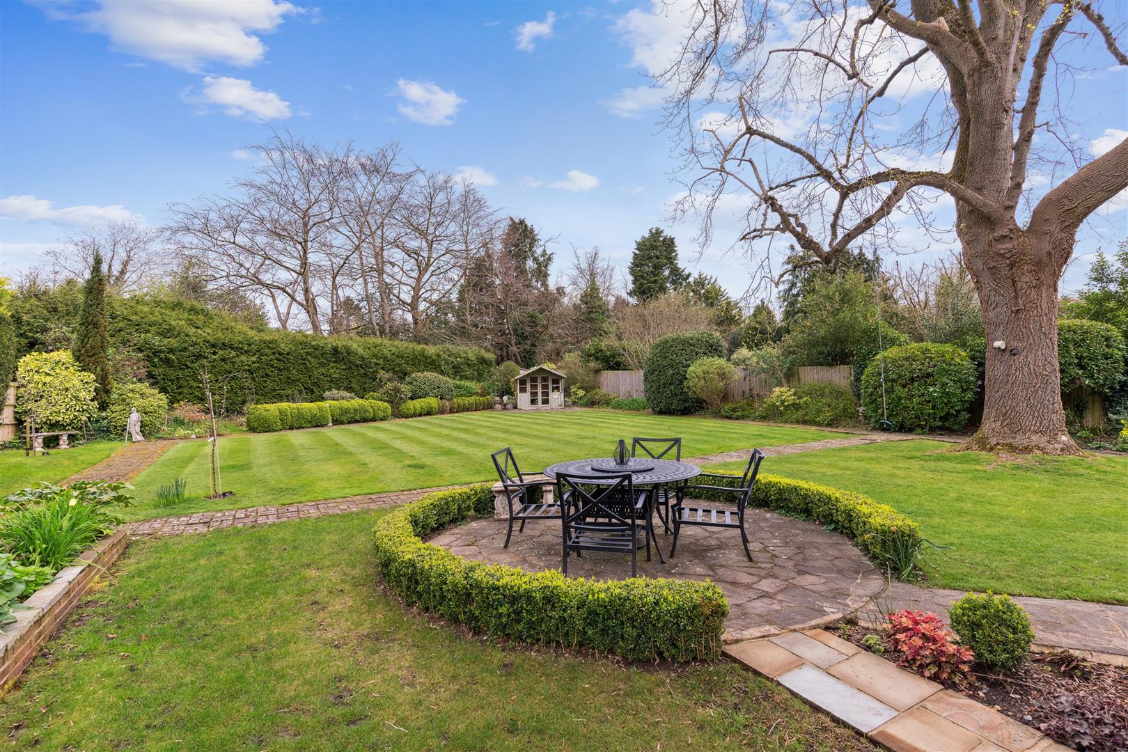 Detached House for sale with 5 bedrooms, Cross Oak Road, Berkhamsted