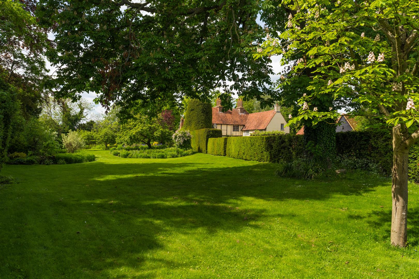 Detached House for sale with 6 bedrooms, Buckland, Aylesbury Fine