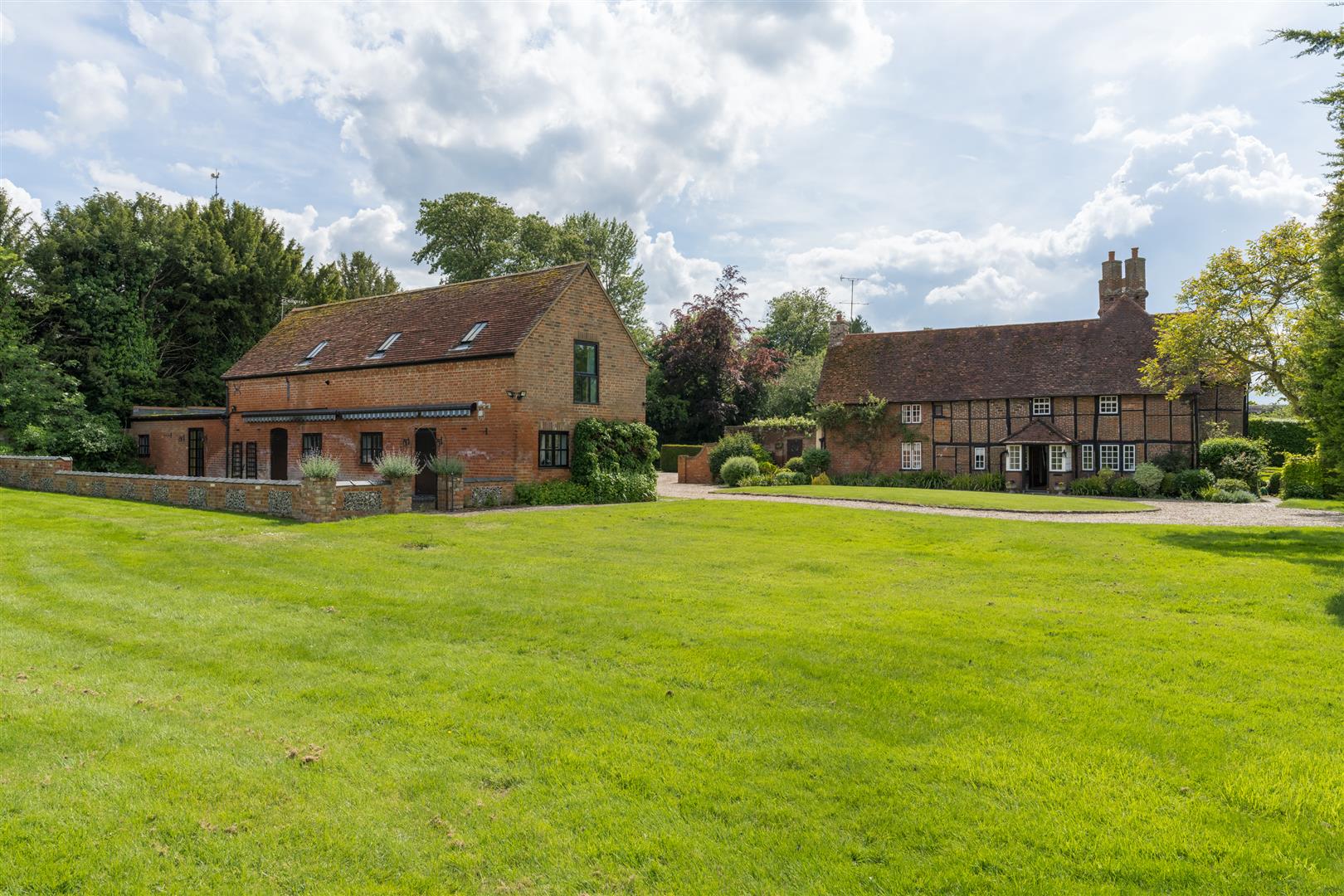 Detached House for sale with 6 bedrooms, Buckland, Aylesbury Fine