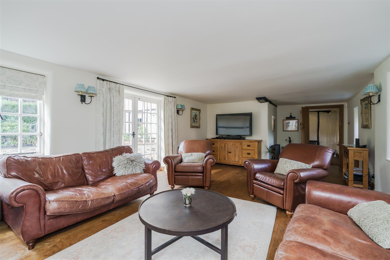 Detached House for sale with 6 bedrooms, Buckland, Aylesbury Fine