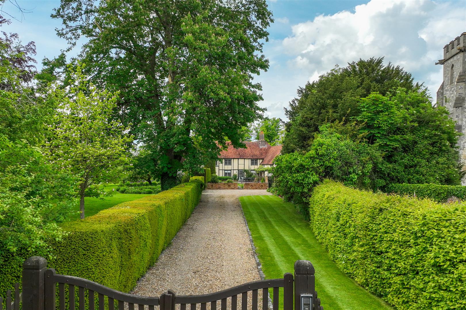 Detached House for sale with 6 bedrooms, Buckland, Aylesbury Fine