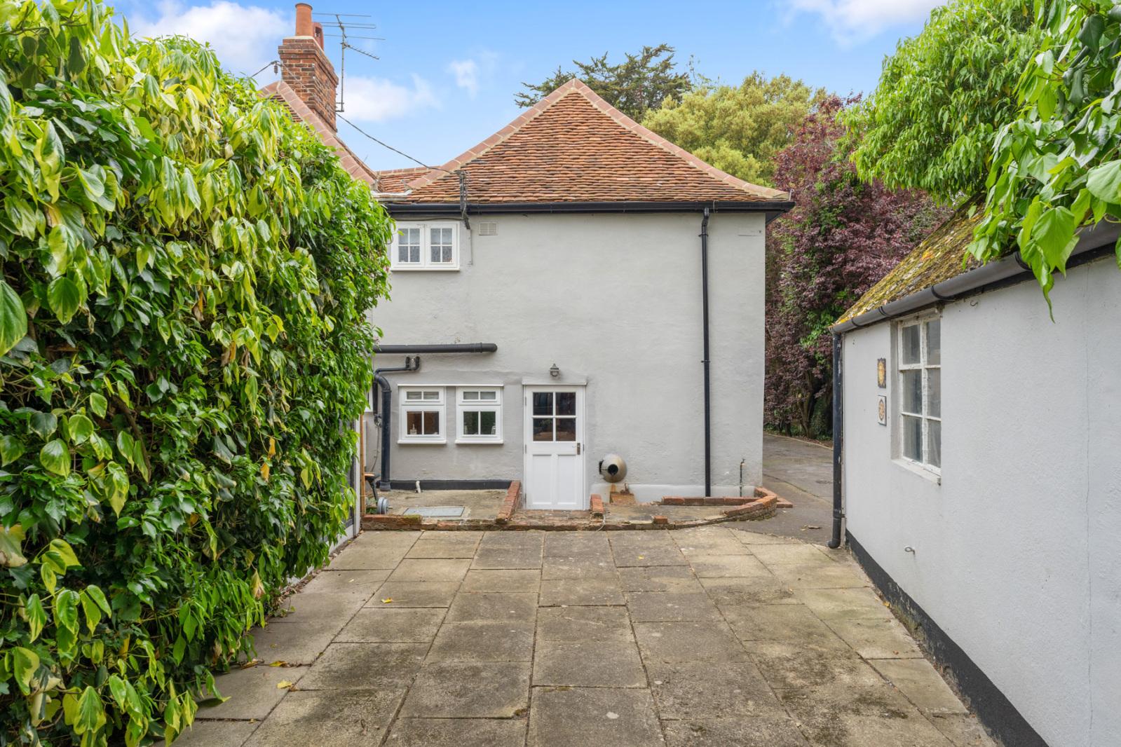 Detached House for sale with 4 bedrooms, Chelmsford Road, Barnston