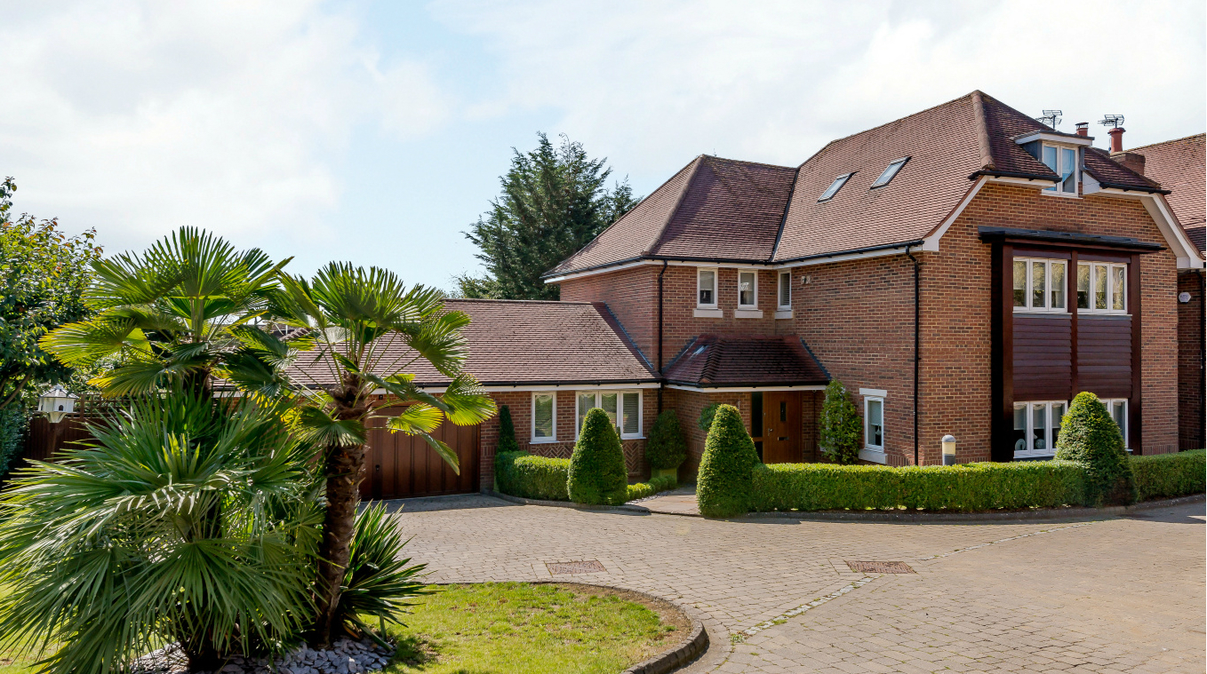 5 bedroom Detached House for sale in Cuffley