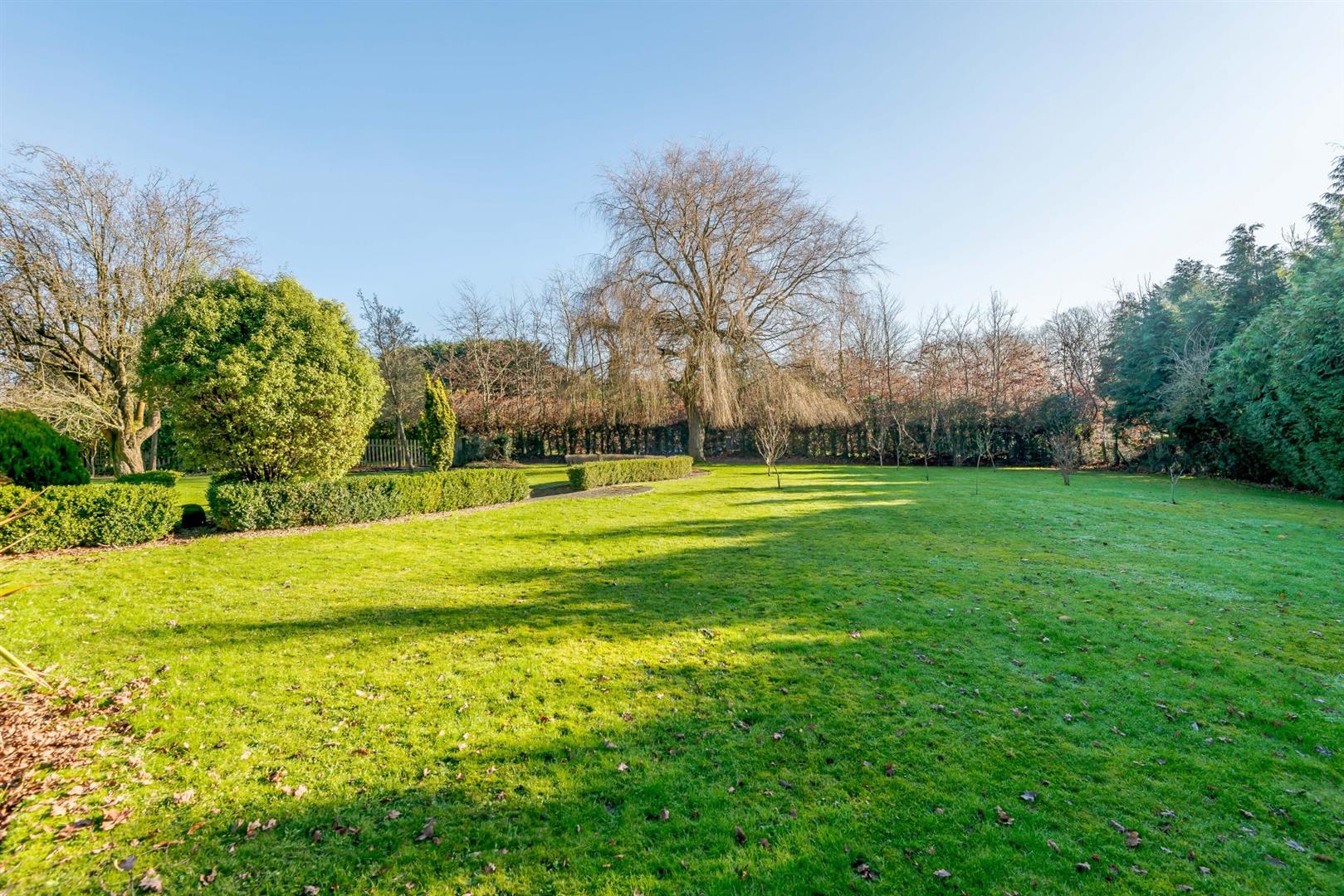 Detached House to rent with 5 bedrooms, The Ridgeway, Cuffley Fine