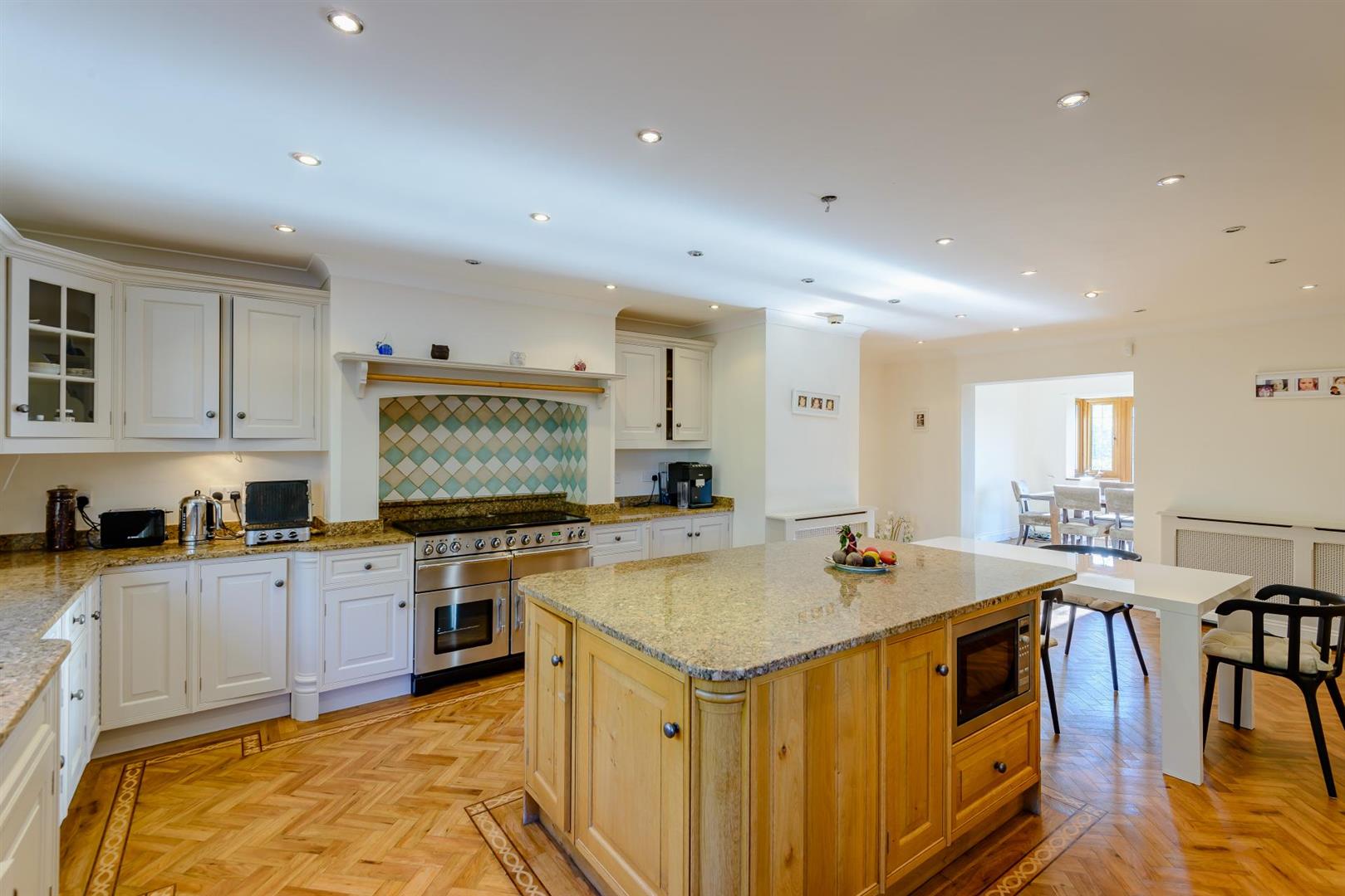 Detached House to rent with 5 bedrooms, The Ridgeway, Cuffley Fine