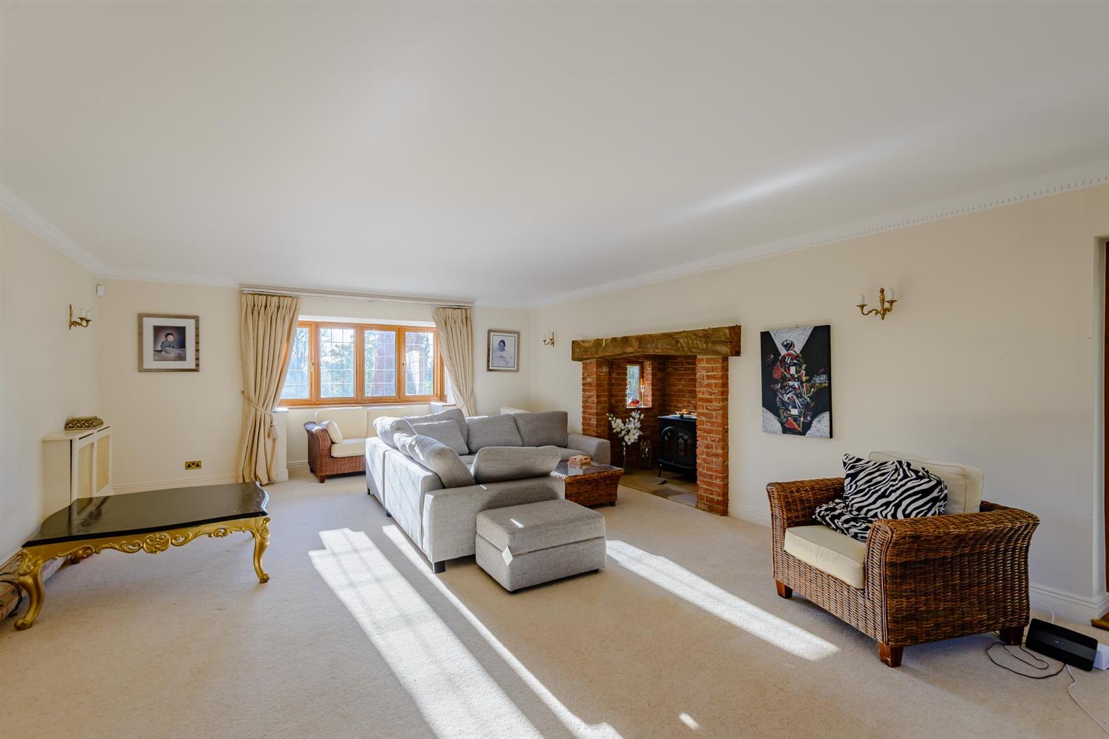 Detached House to rent with 5 bedrooms, The Ridgeway, Cuffley Fine