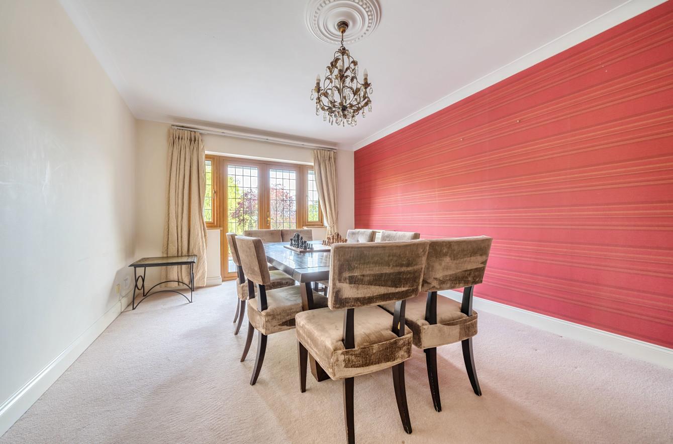 Detached House to rent with 5 bedrooms, The Ridgeway, Cuffley Fine