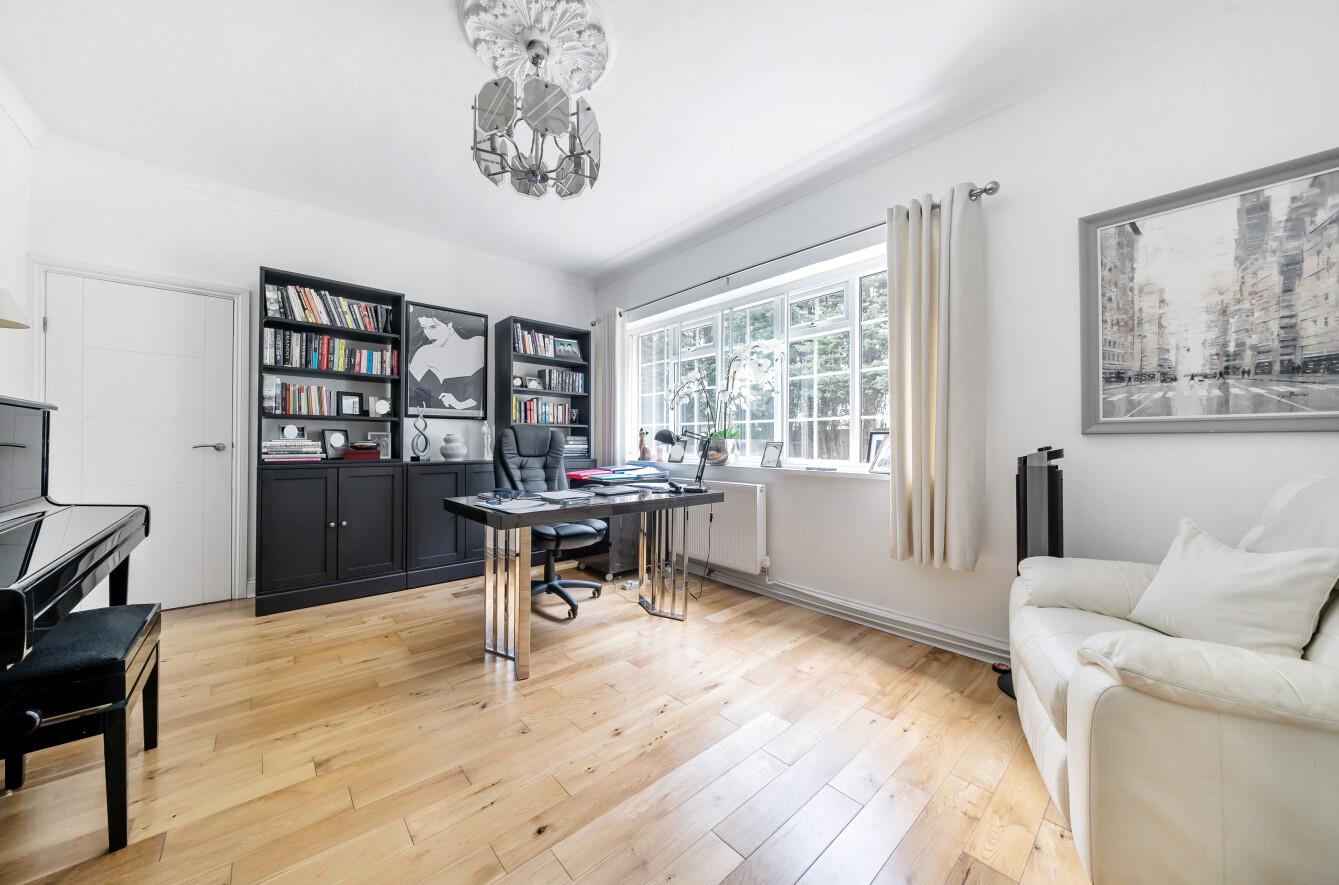 Detached House for sale with 5 bedrooms, Dixons Hill Close, North Mymms