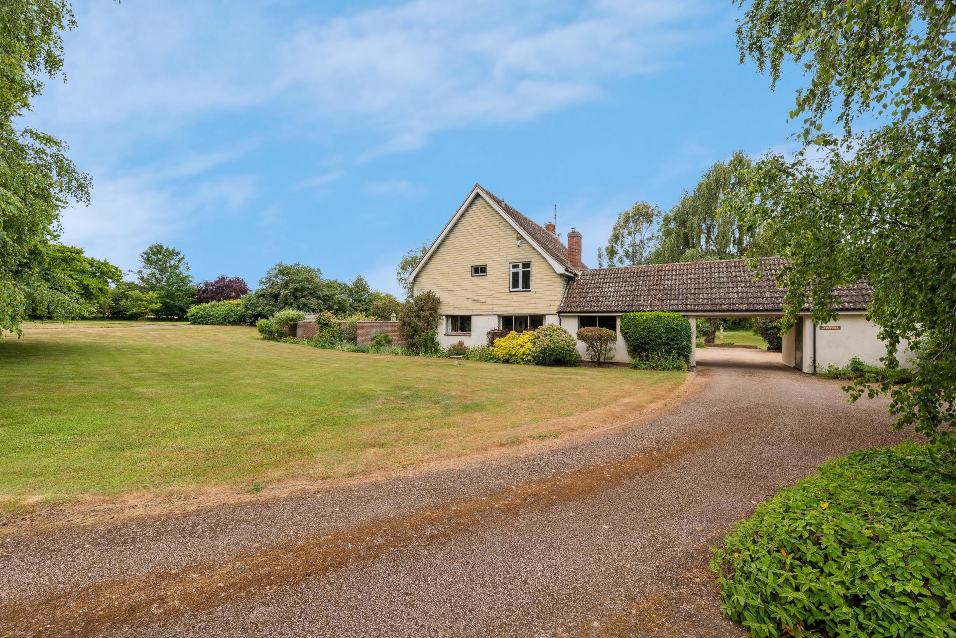 5 bedroom Detached House for sale in Bury St Edmunds