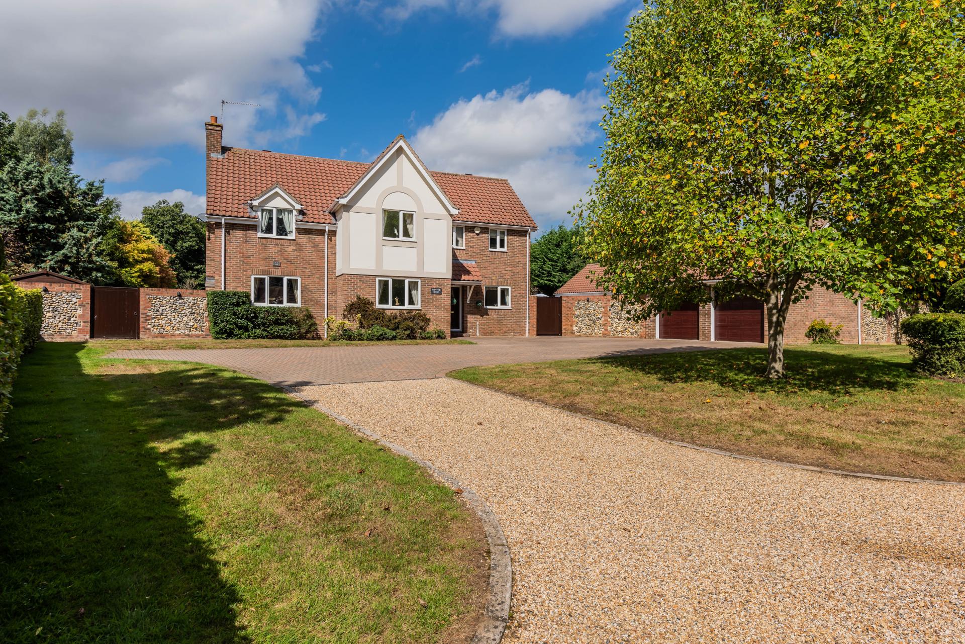 4 bedroom Detached House for sale in Bury St Edmunds