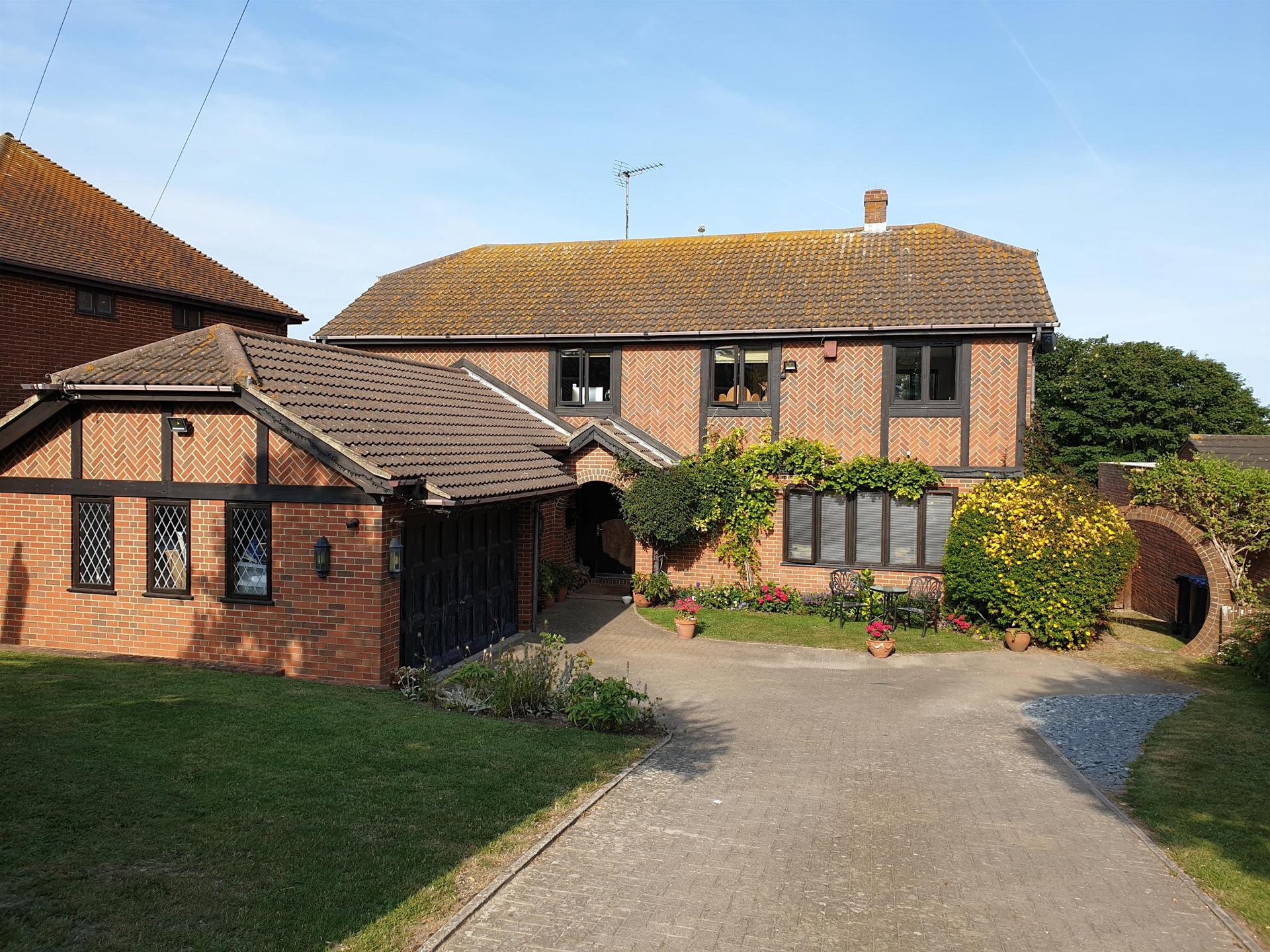 5 bedroom Detached House for sale in Broadstairs