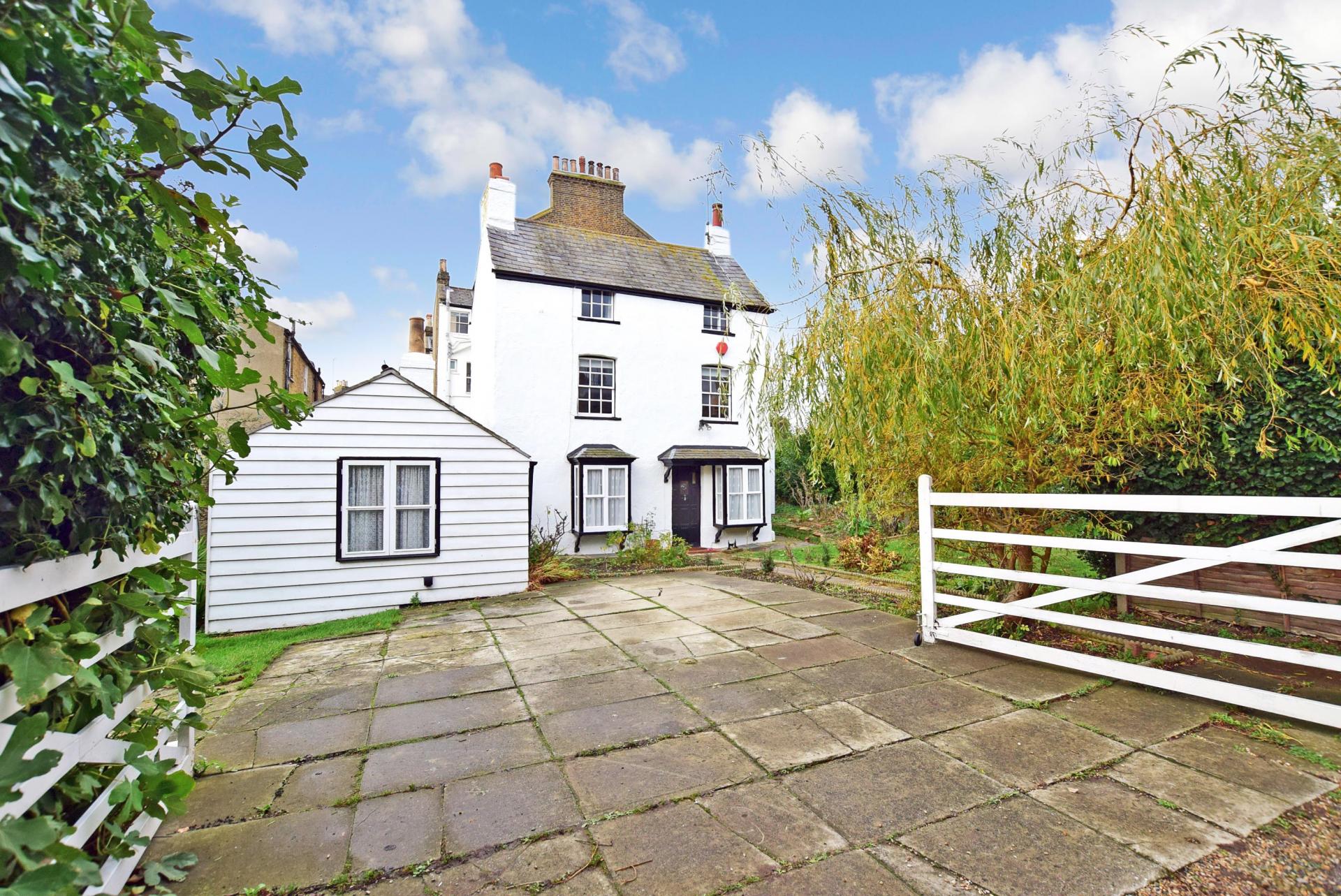 3 Bedroom Cottage For Sale In Broadstairs