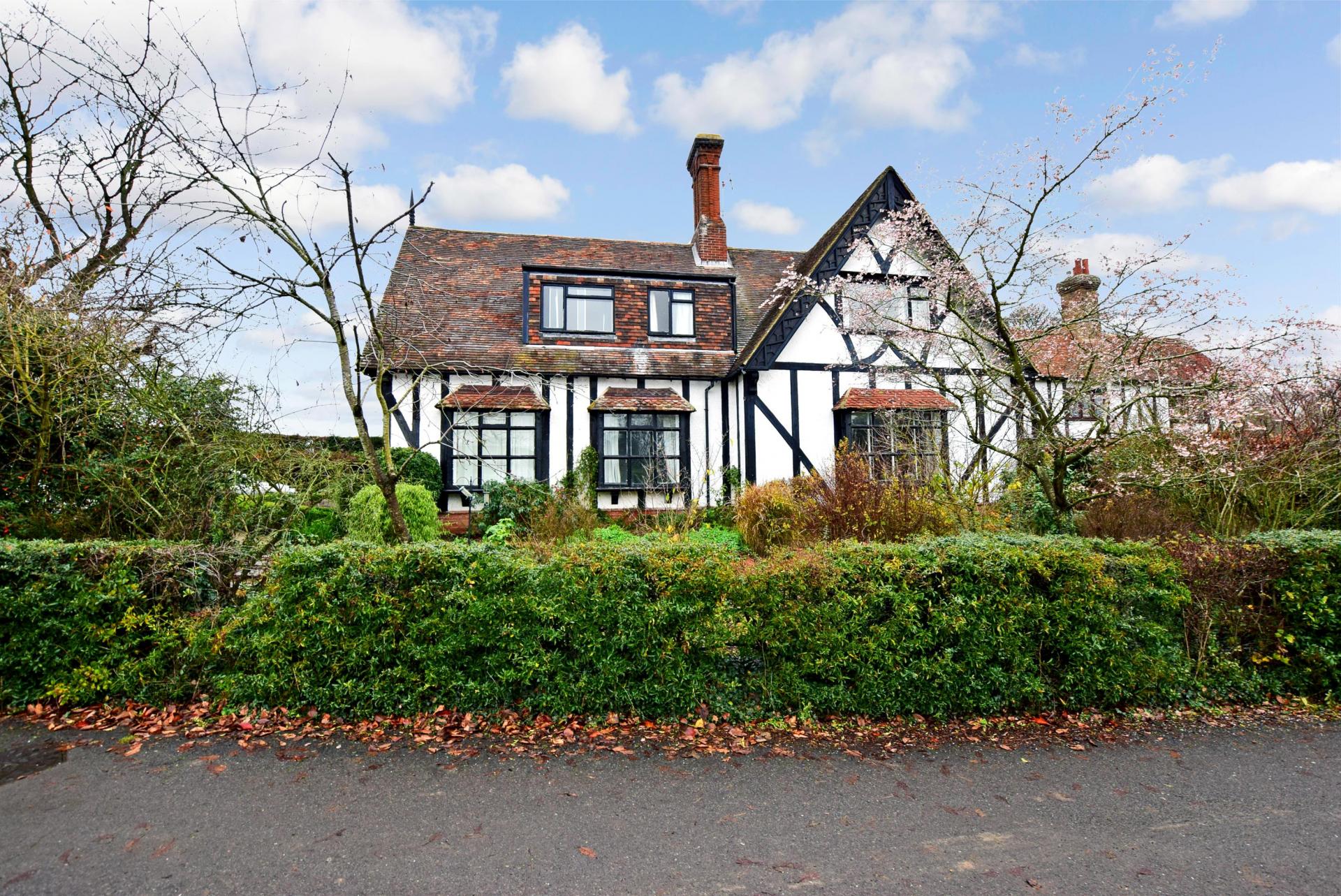 5 bedroom Detached House for sale in Canterbury