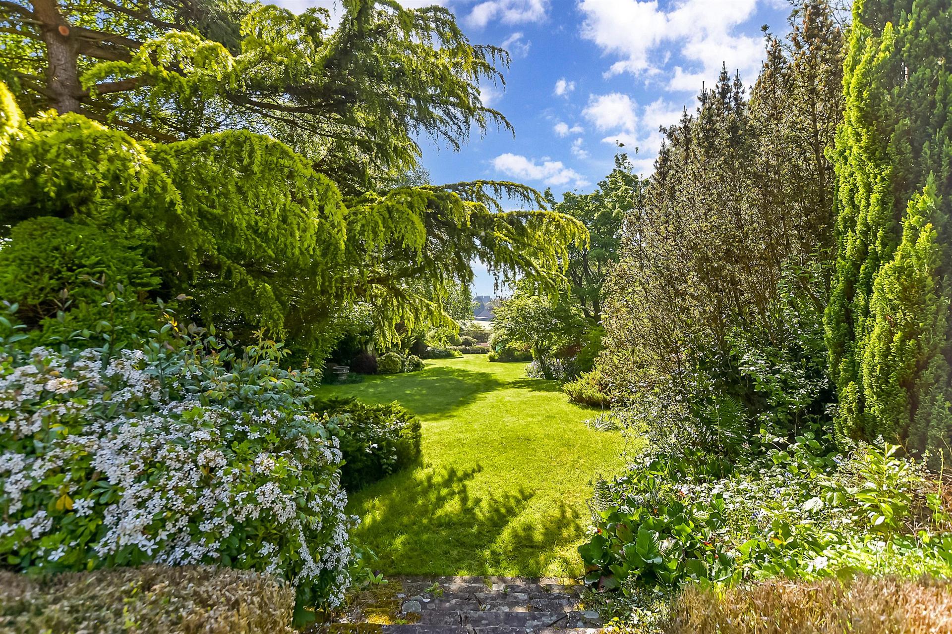Detached House for sale with 5 bedrooms, Rectory Lane, Saltwood Fine