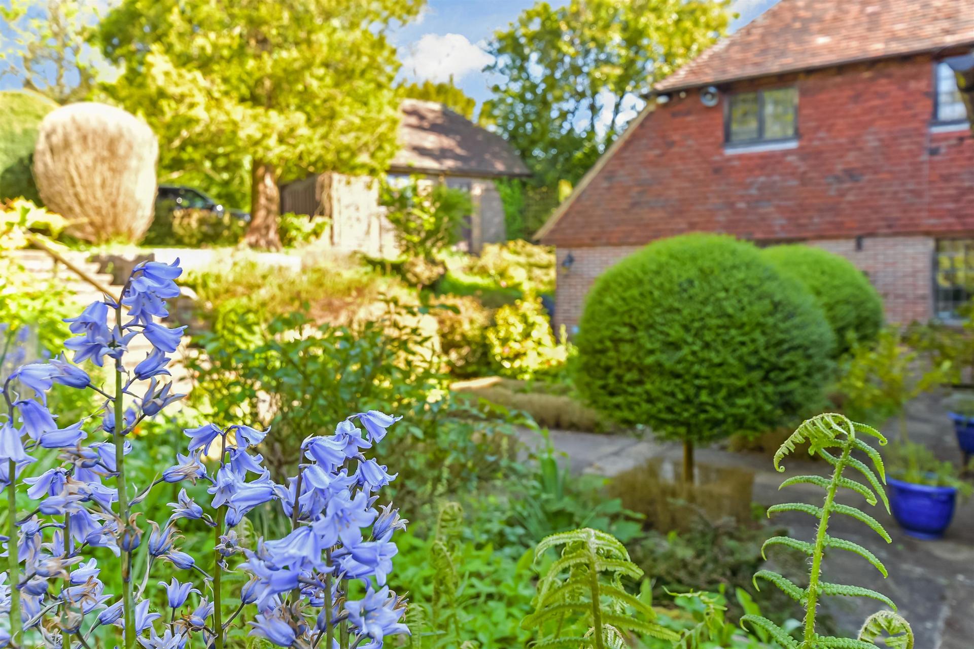 Detached House for sale with 5 bedrooms, Rectory Lane, Saltwood Fine