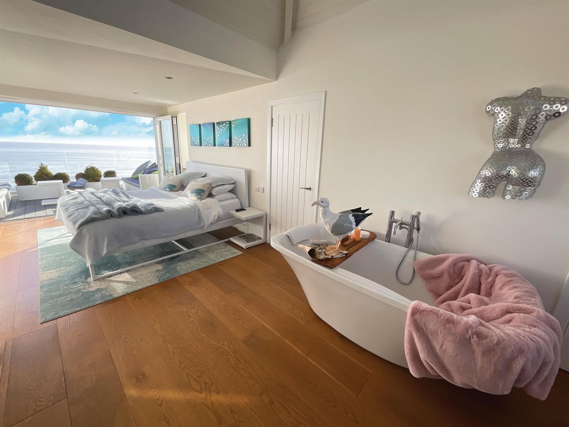 Detached House for sale with 6 bedrooms, Marine Parade, Hythe Fine