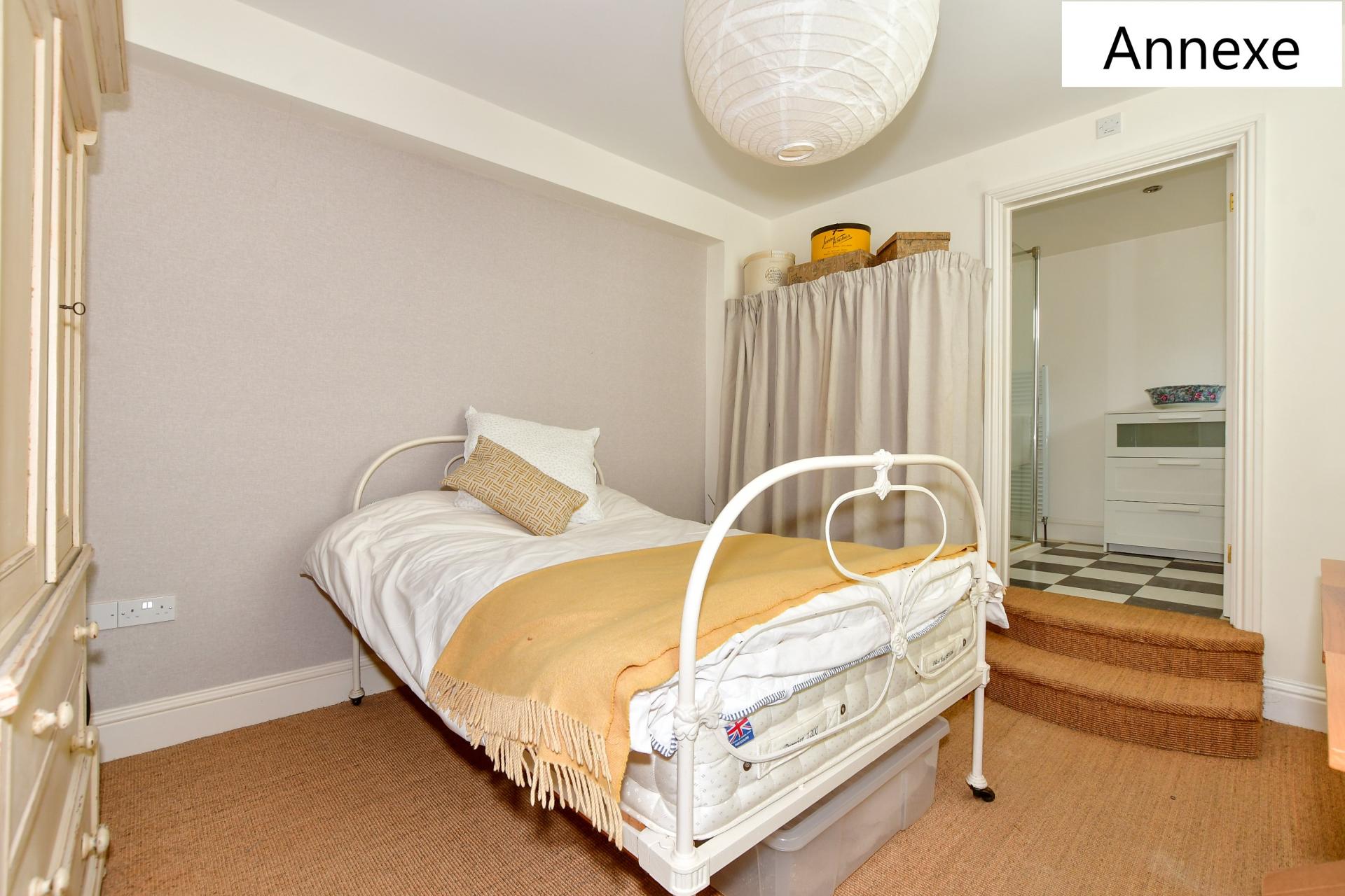 Detached House for sale with 6 bedrooms, Marine Parade, Hythe Fine