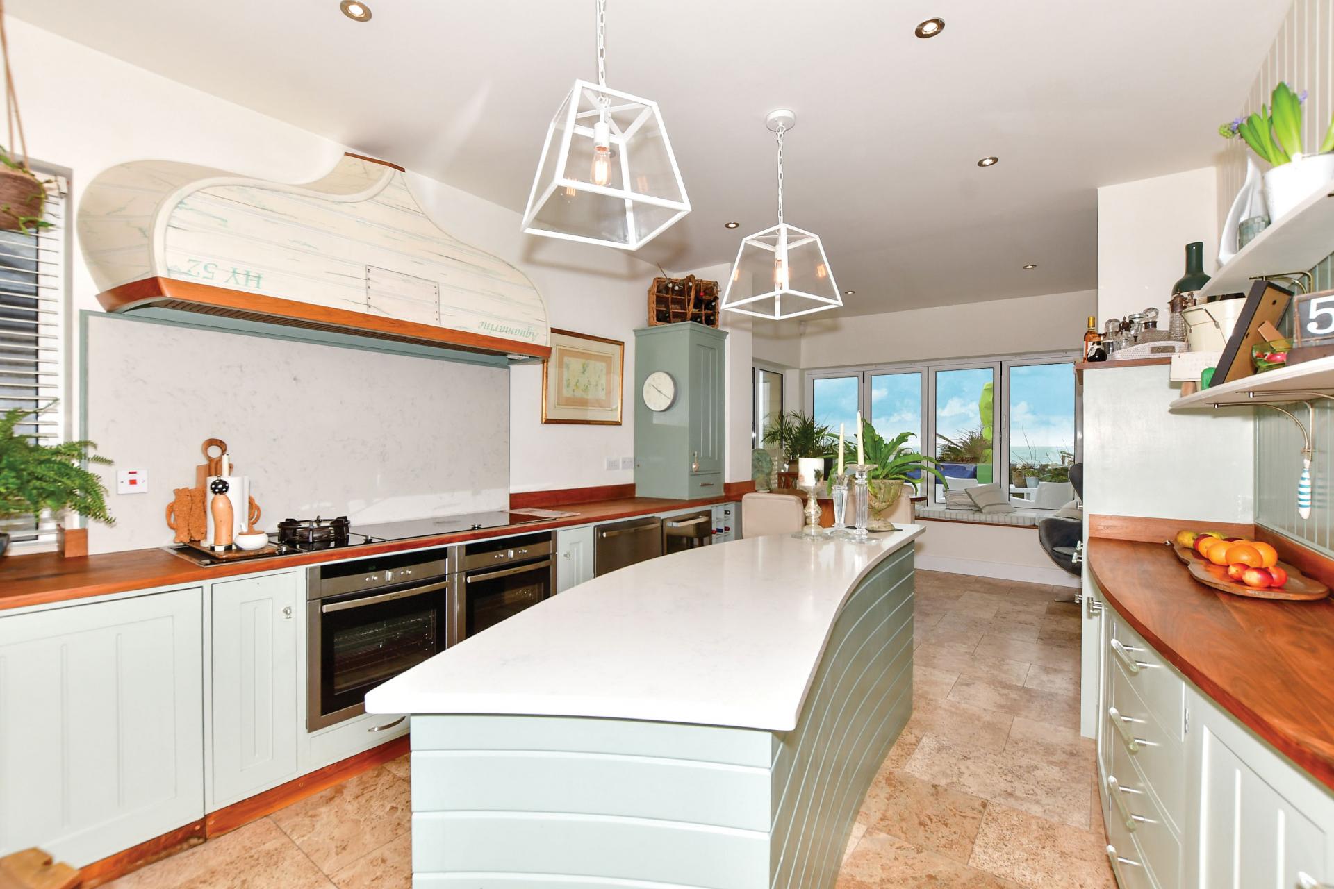 Detached House for sale with 6 bedrooms, Marine Parade, Hythe Fine