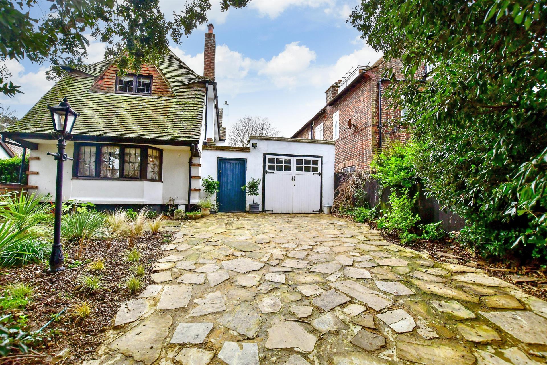 Detached House for sale with 3 bedrooms, Holly Lane, Cliftonville