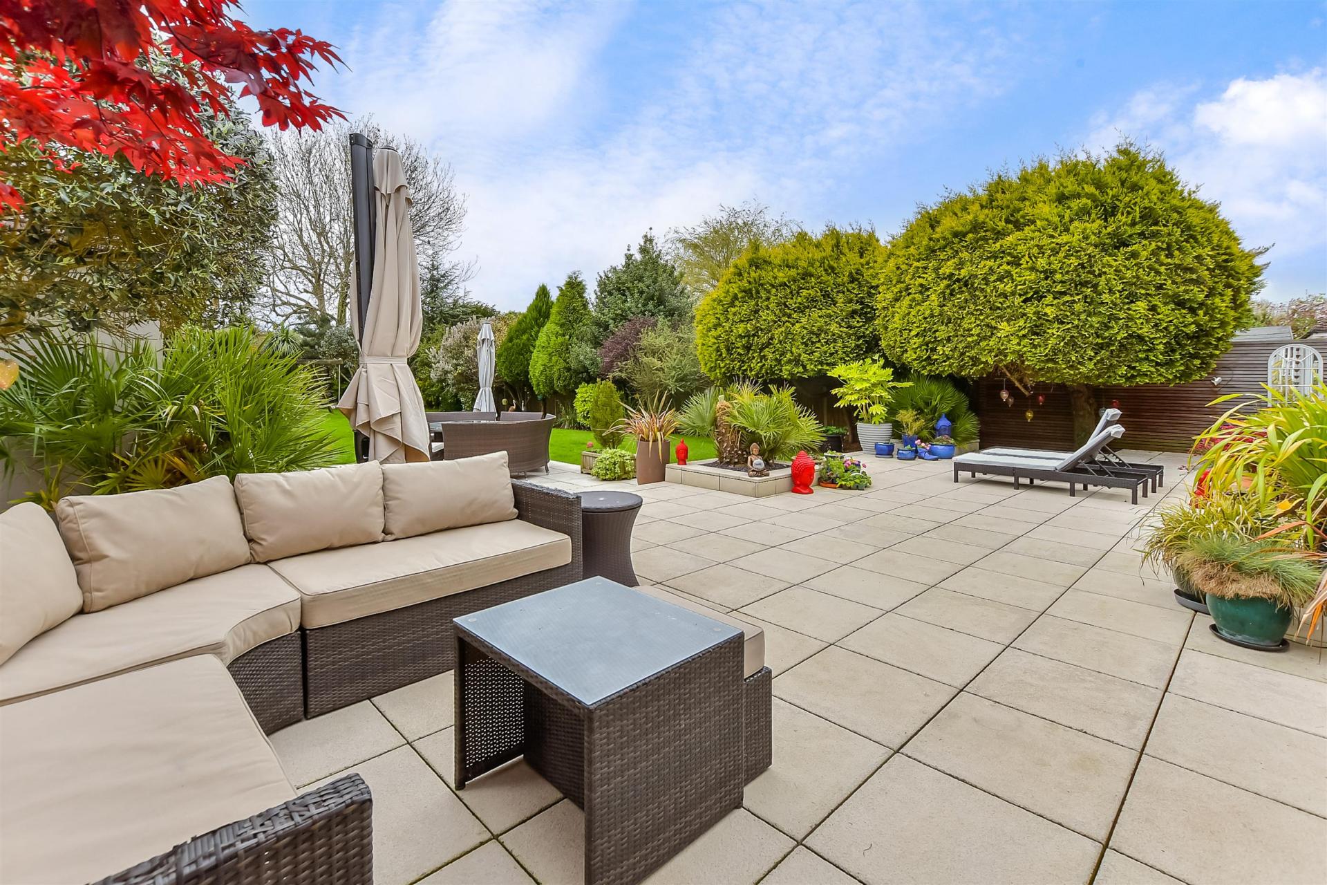 Detached House for sale with 6 bedrooms, Cherry Garden Lane, Folkestone