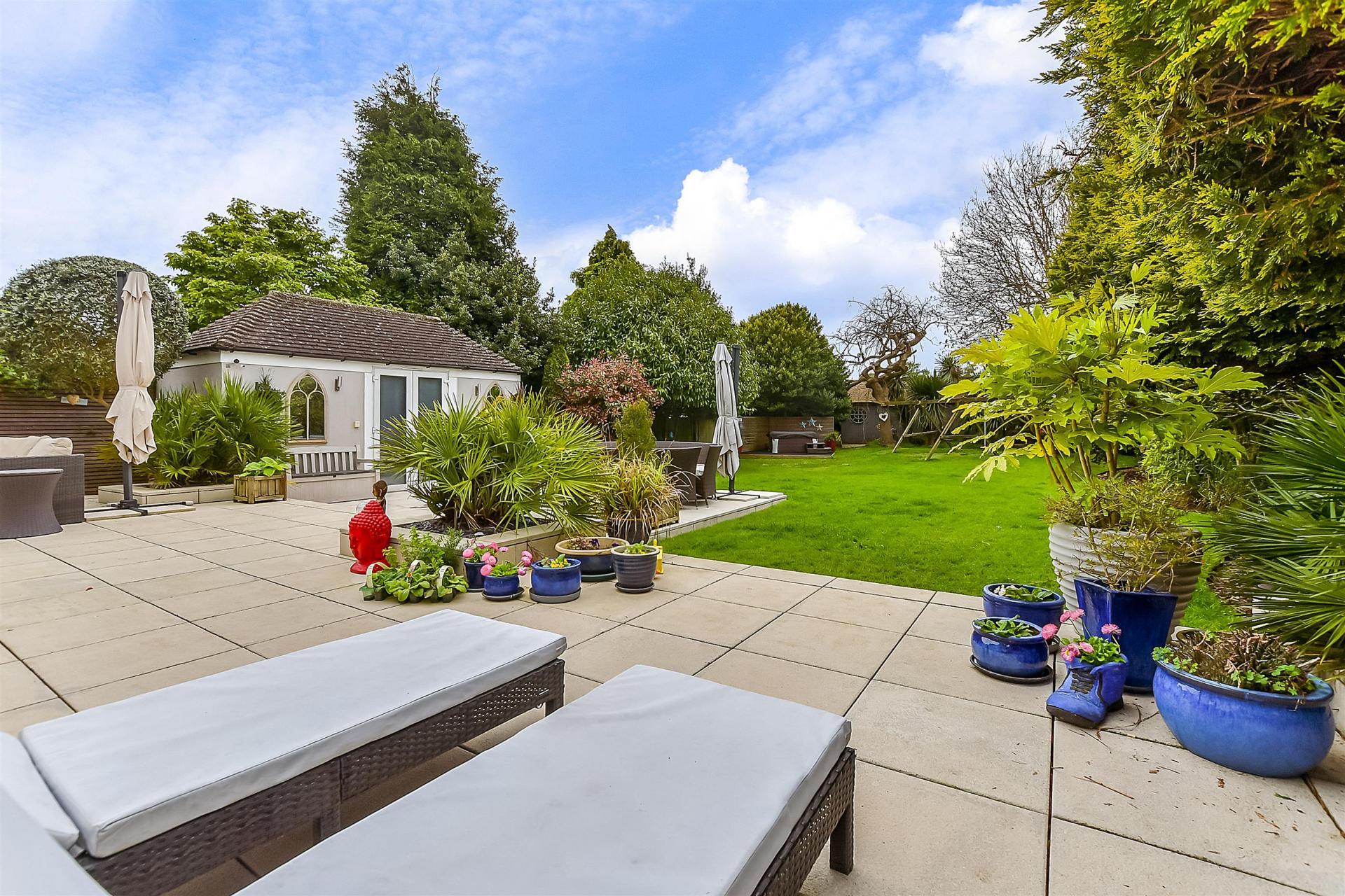 Detached House for sale with 6 bedrooms, Cherry Garden Lane, Folkestone