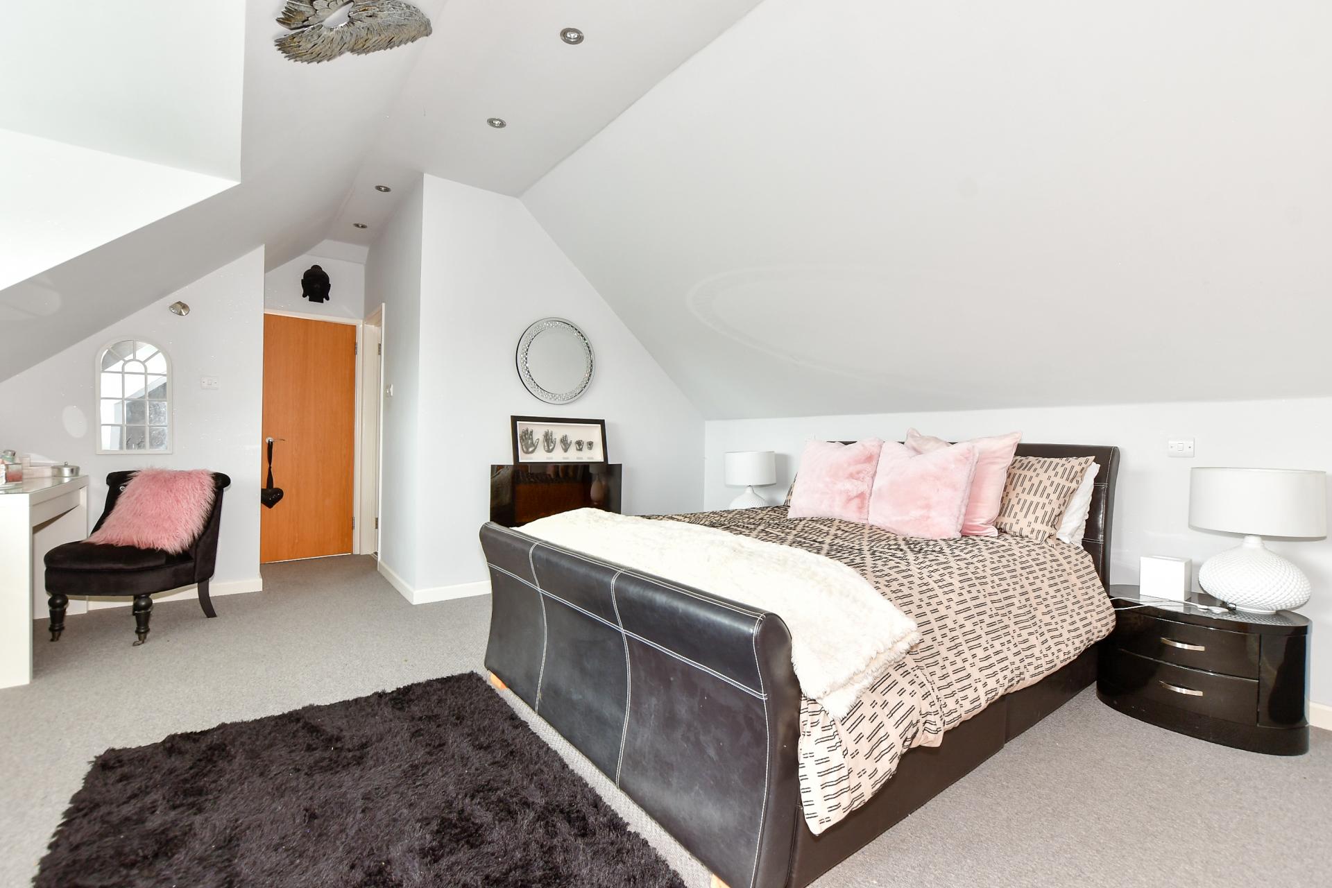 Detached House for sale with 6 bedrooms, Cherry Garden Lane, Folkestone