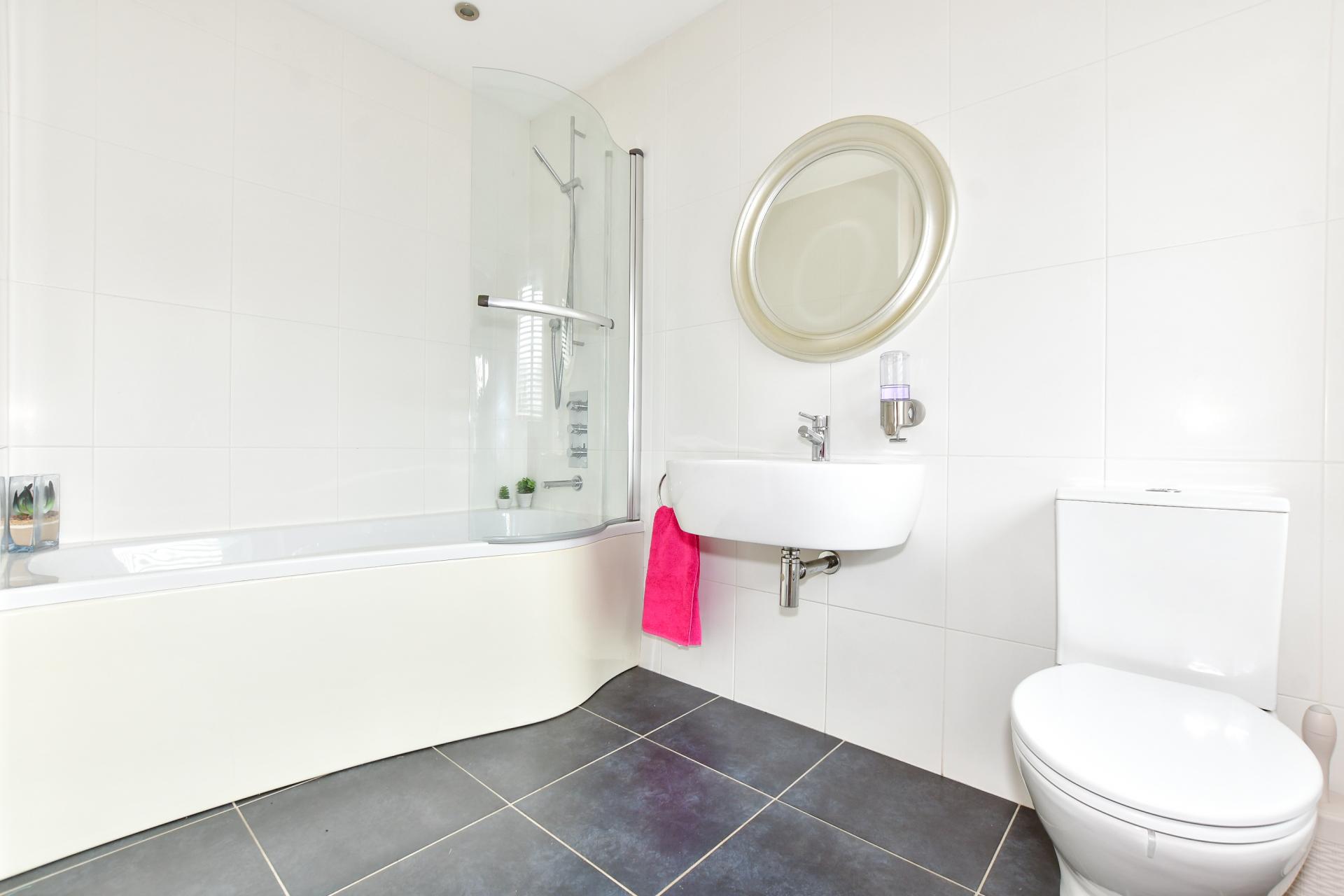 Detached House for sale with 6 bedrooms, Cherry Garden Lane, Folkestone