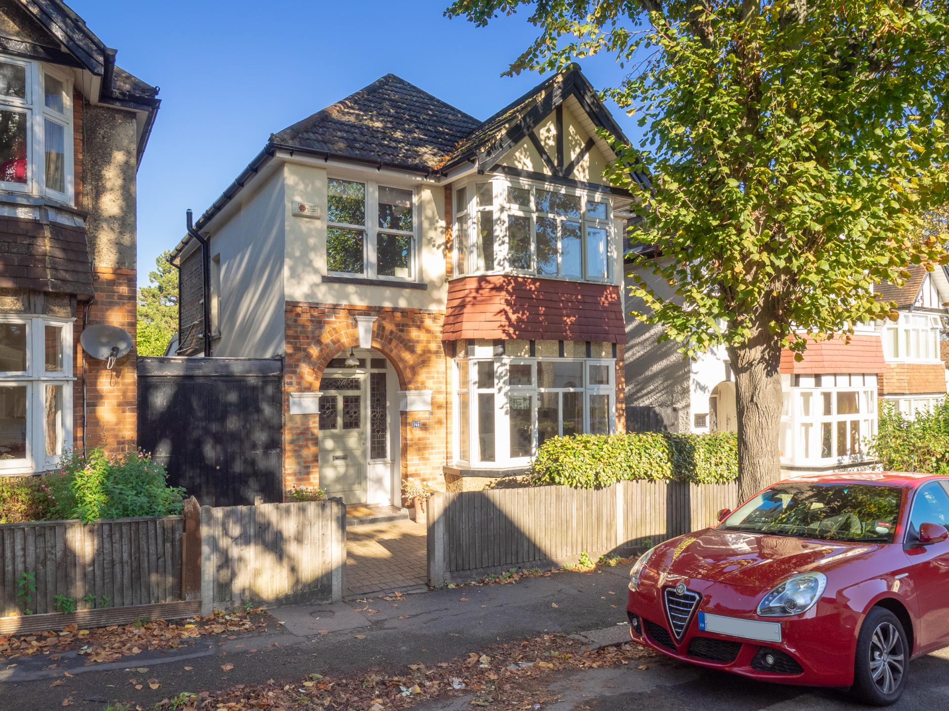 4 bedroom Detached House for rent in Carshalton Beeches