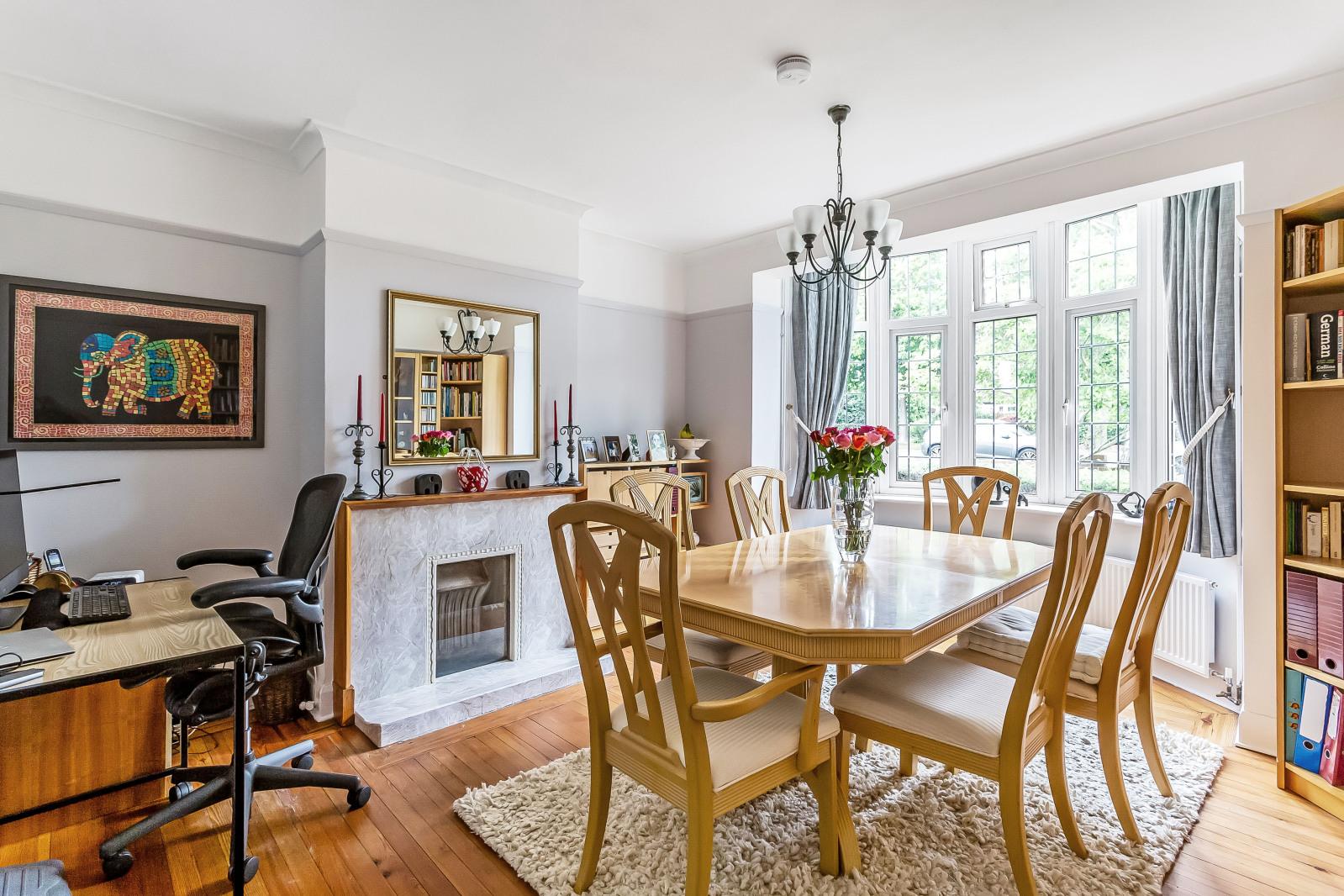 SemiDetached House for sale with 3 bedrooms, Fairway, Carshalton
