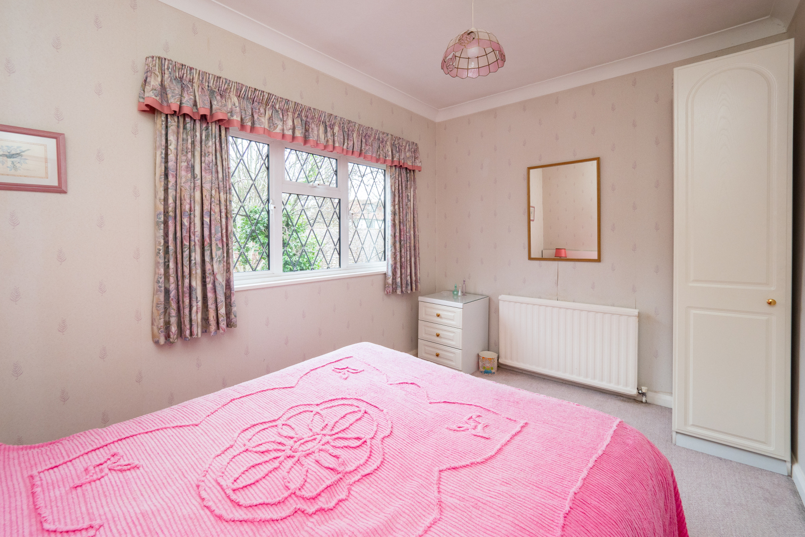 Detached House for sale with 4 bedrooms, Downs Side, Cheam Fine & Country