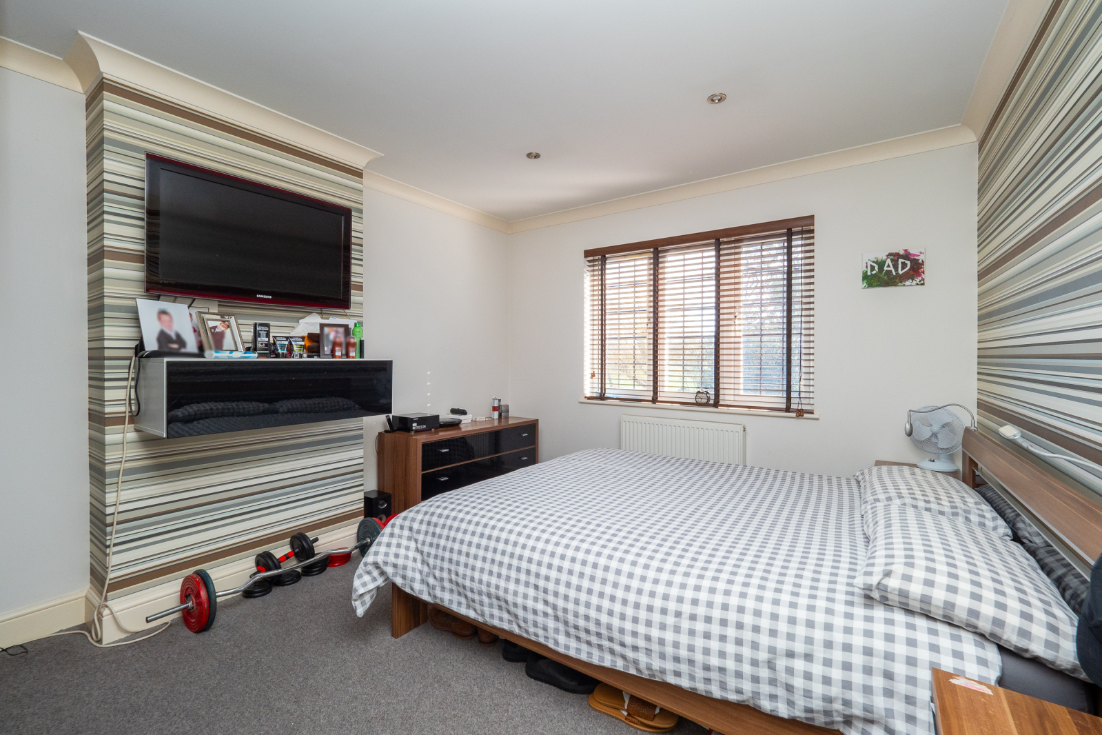 SemiDetached House for sale with 5 bedrooms, Wickham Avenue, Cheam