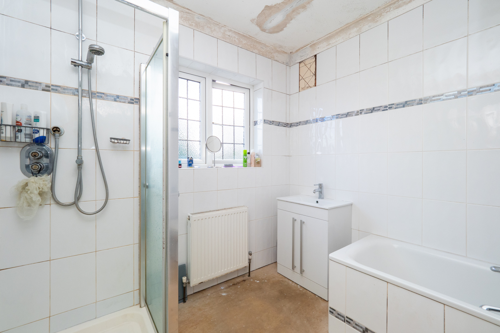 SemiDetached House for sale with 5 bedrooms, Wickham Avenue, Cheam