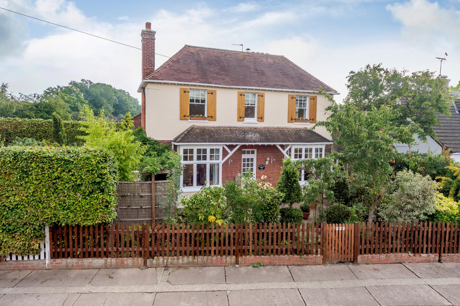 4 bedroom Detached House for sale in Colchester