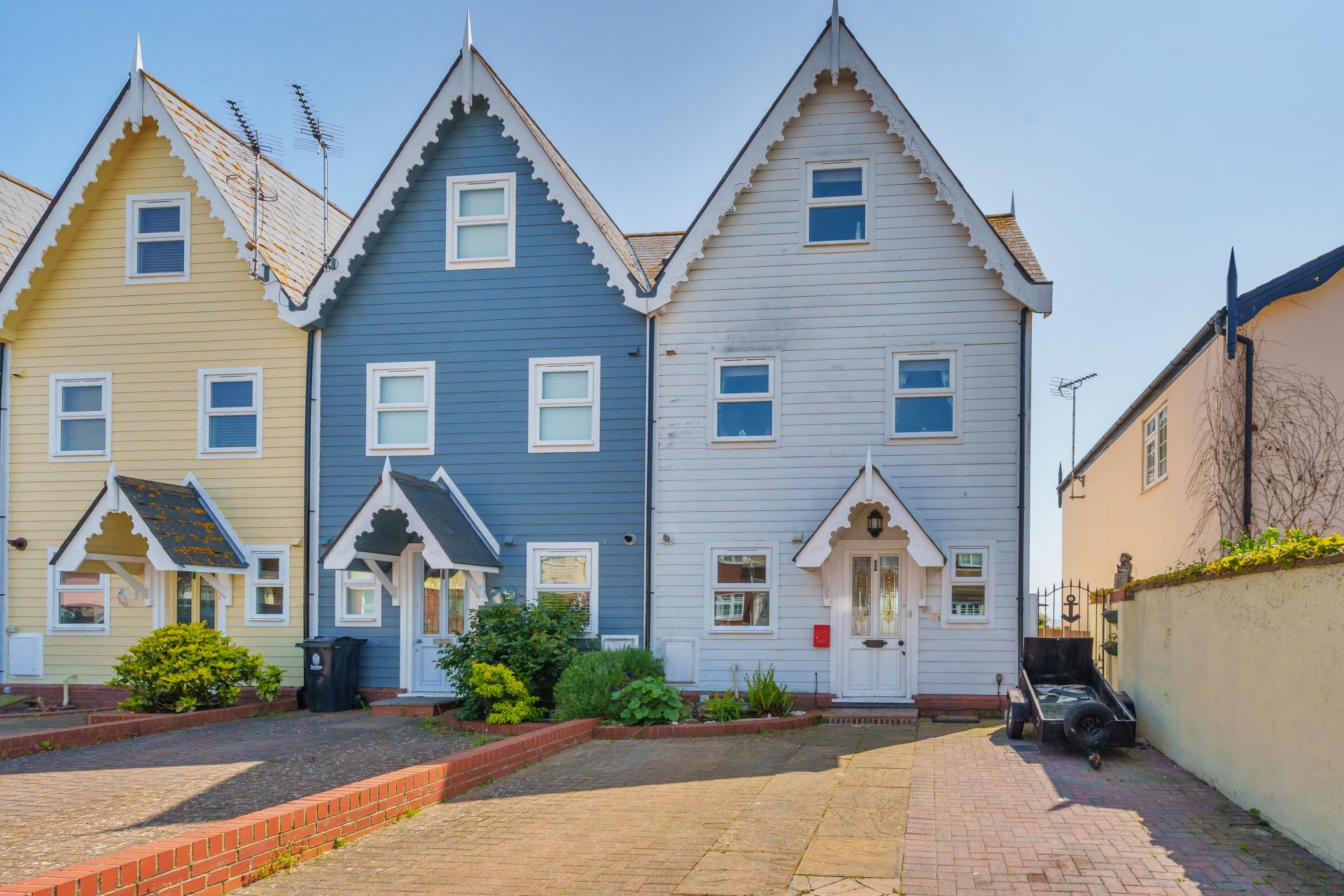 Townhouse for sale with 4 bedrooms, Green Lane, Walton On The Naze Fine & Country