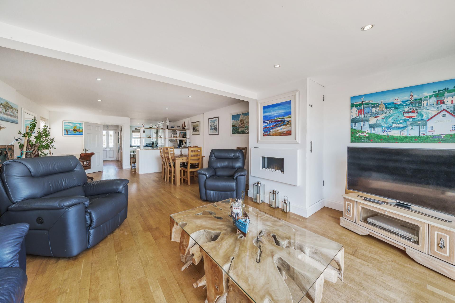 Townhouse for sale with 4 bedrooms, Green Lane, Walton On The Naze Fine & Country