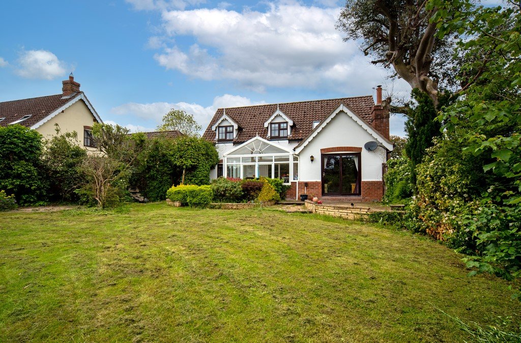 4 bedroom Detached House for sale in Diss