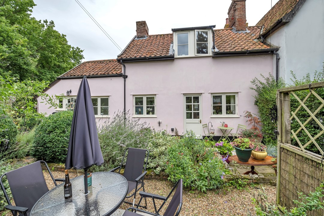 Cottage for sale with 2 bedrooms, Bressingham Fine & Country