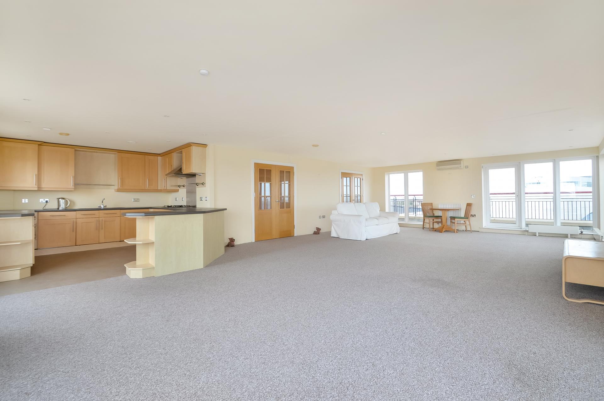 3 bedroom Apartment for sale in Portsmouth