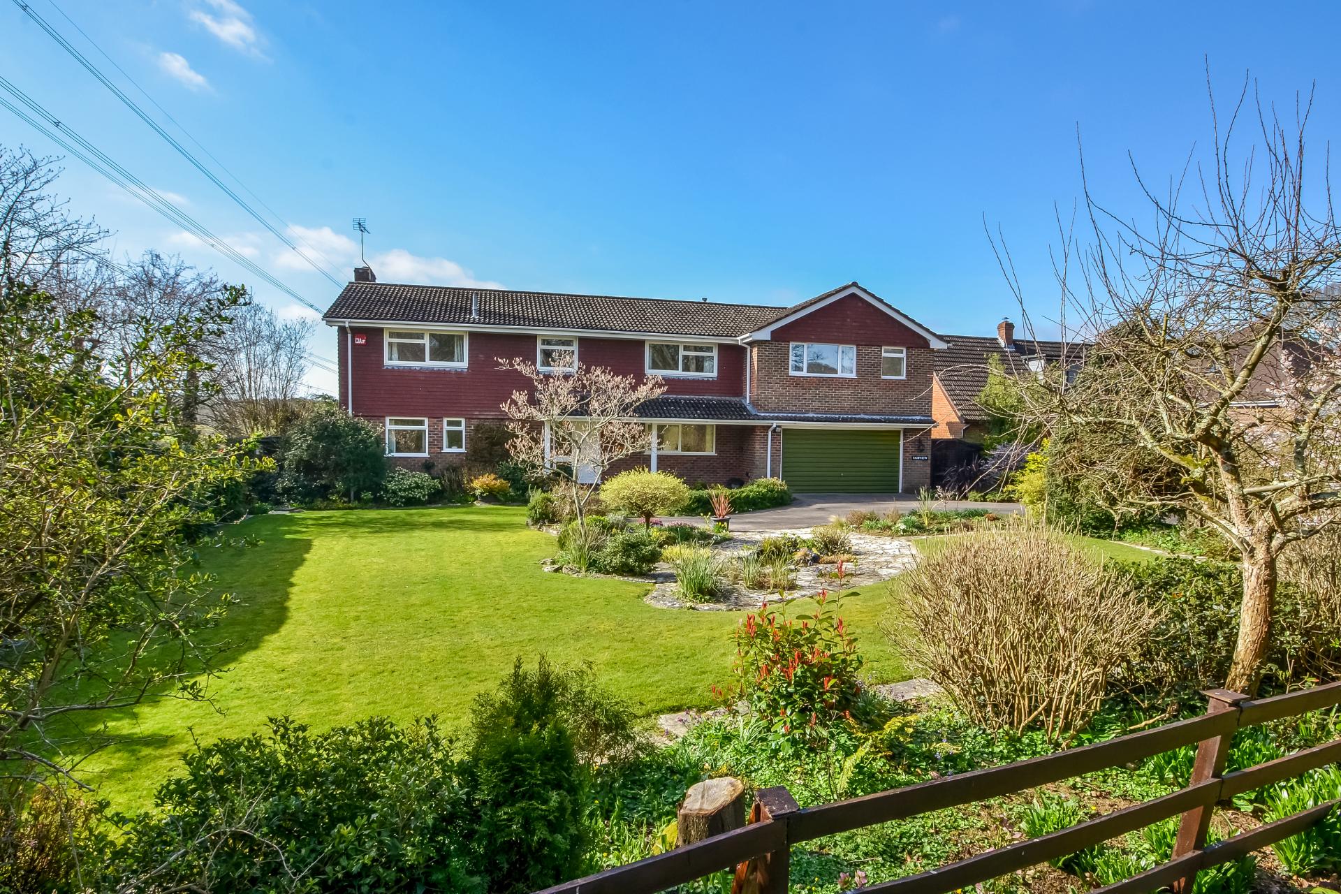 6 bedroom Detached House for sale in Waterlooville