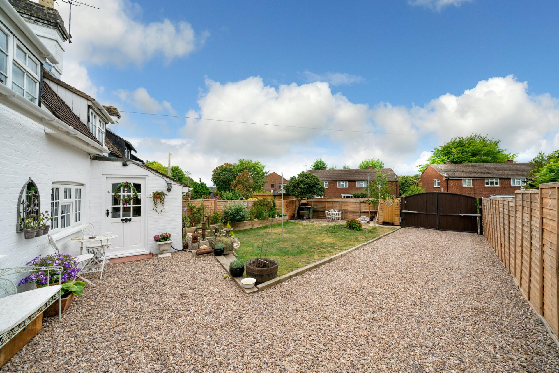 2 bedroom House for sale in Dunstable