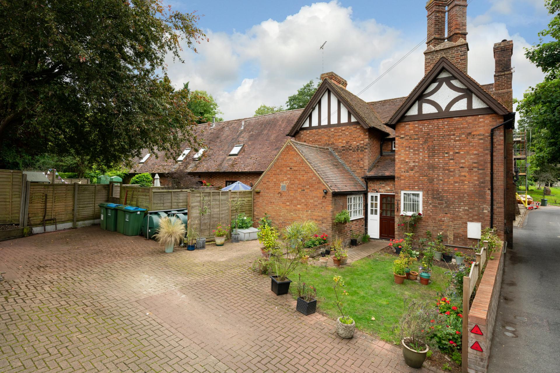 5 Bedroom House For Sale In Leighton Buzzard