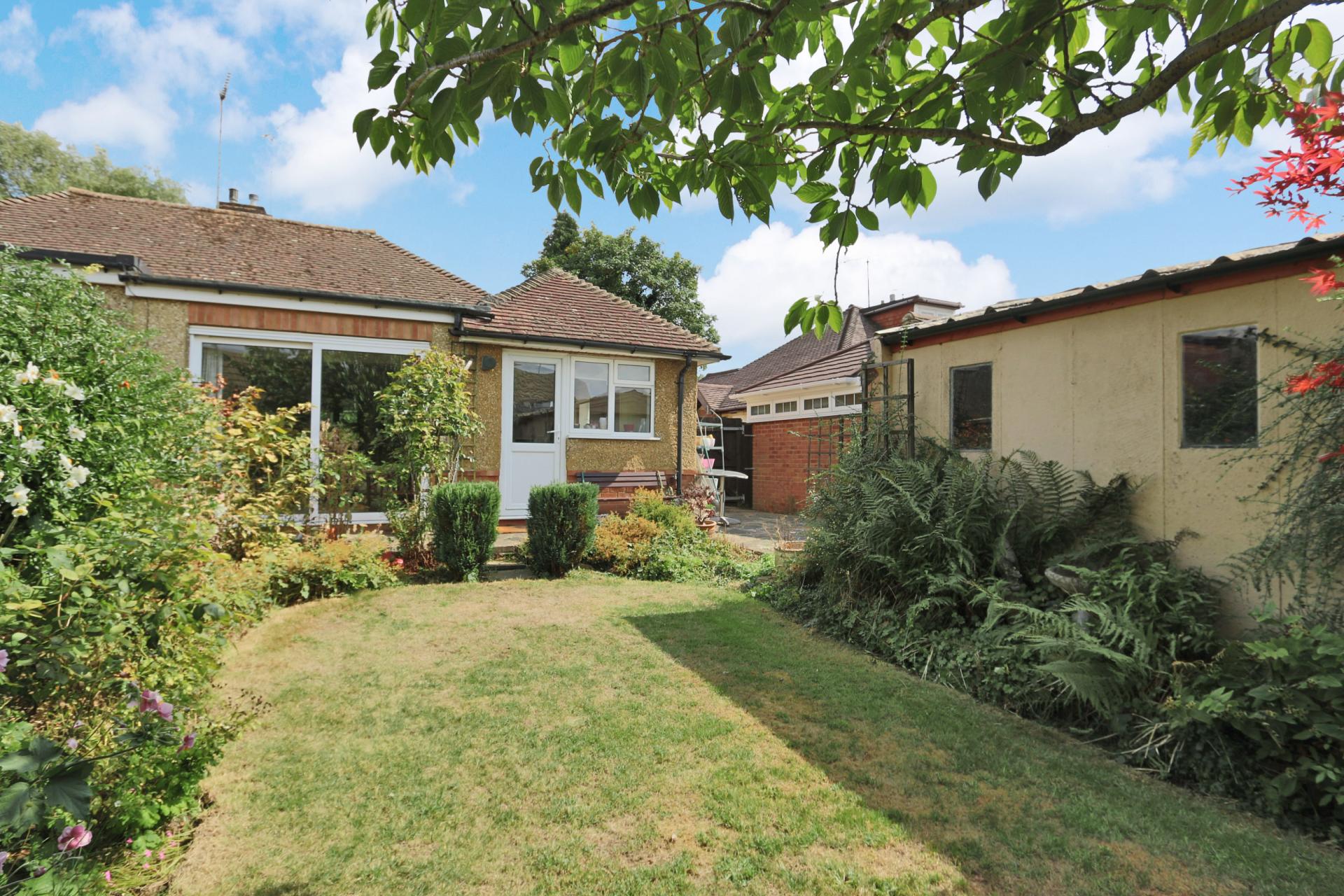 2 bedroom Bungalow for sale in Dunstable