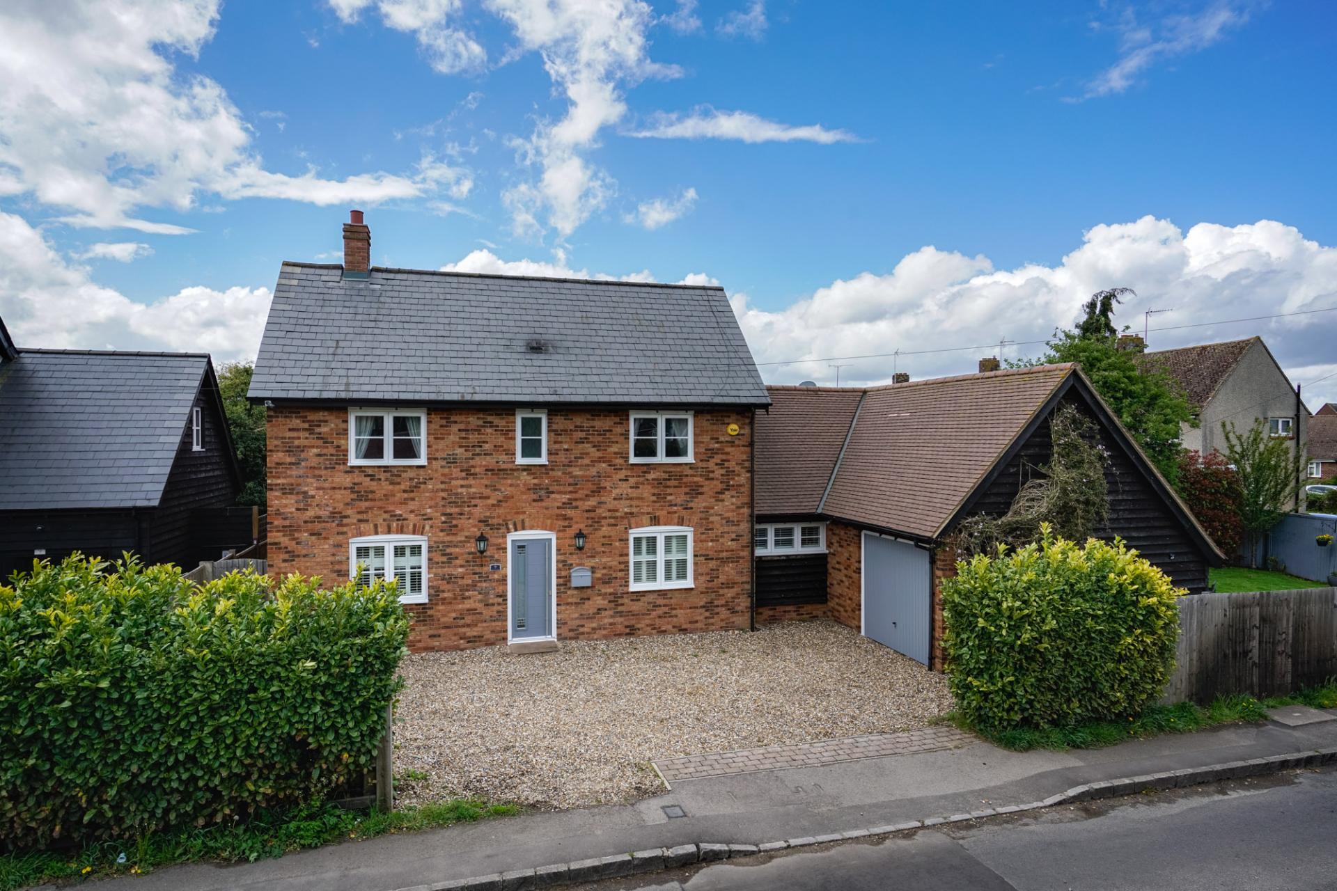 4 bedroom House for sale in Dunstable
