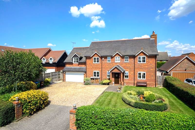 5 bedroom House for sale in Dunstable