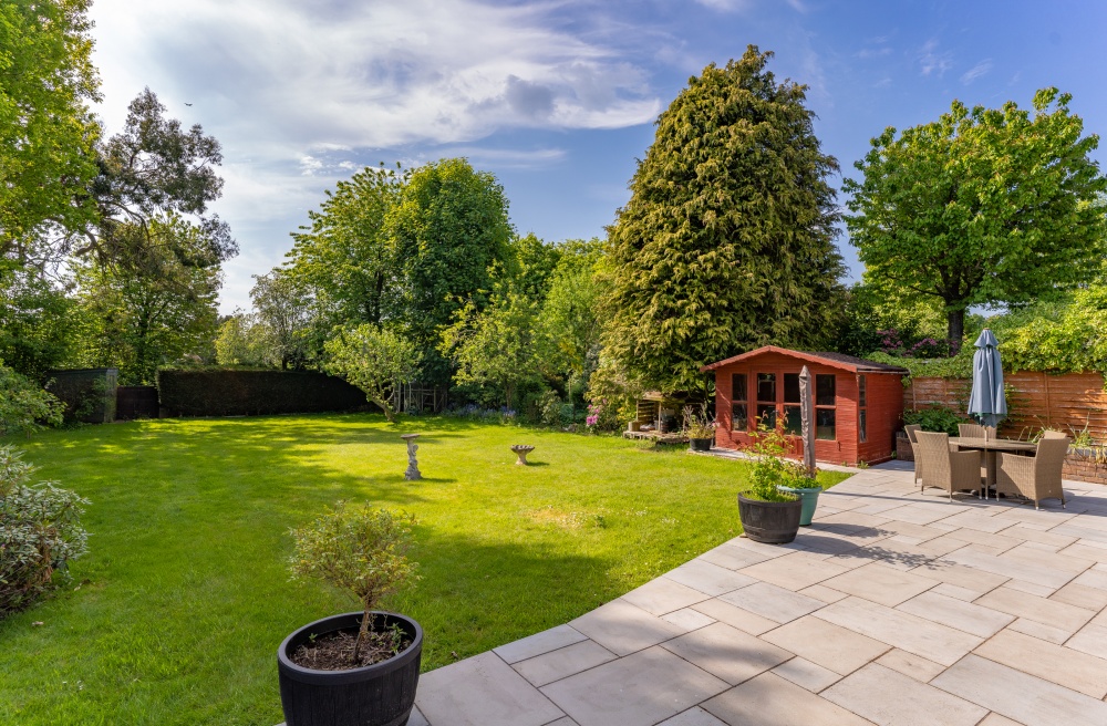 Bungalow for sale with 2 bedrooms, Holywell Road, Studham Fine & Country