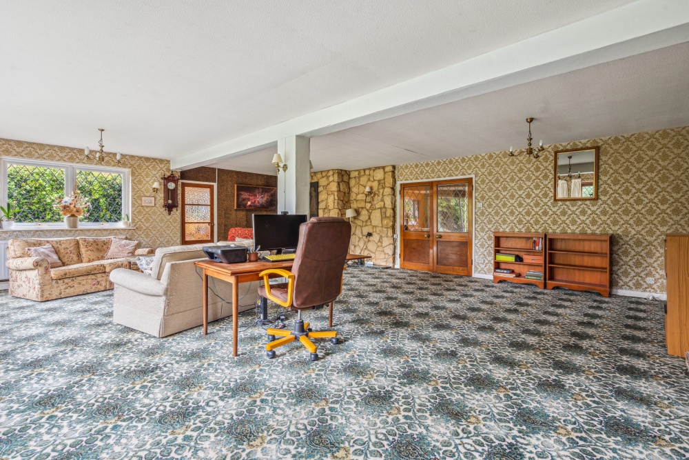 House for sale with 3 bedrooms, Holywell Road, Studham Fine & Country