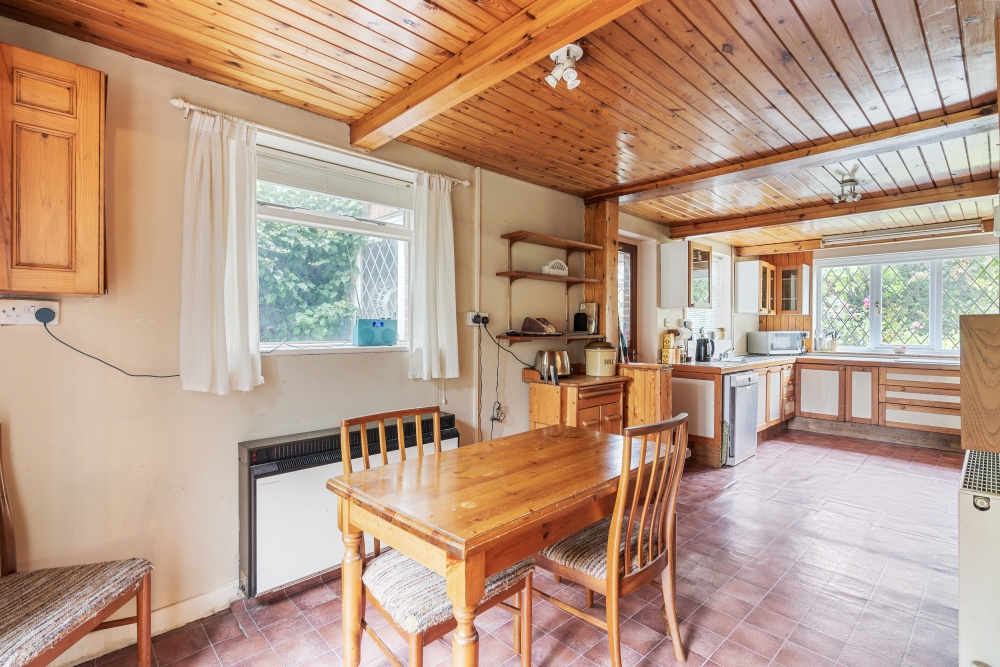 House for sale with 3 bedrooms, Holywell Road, Studham Fine & Country