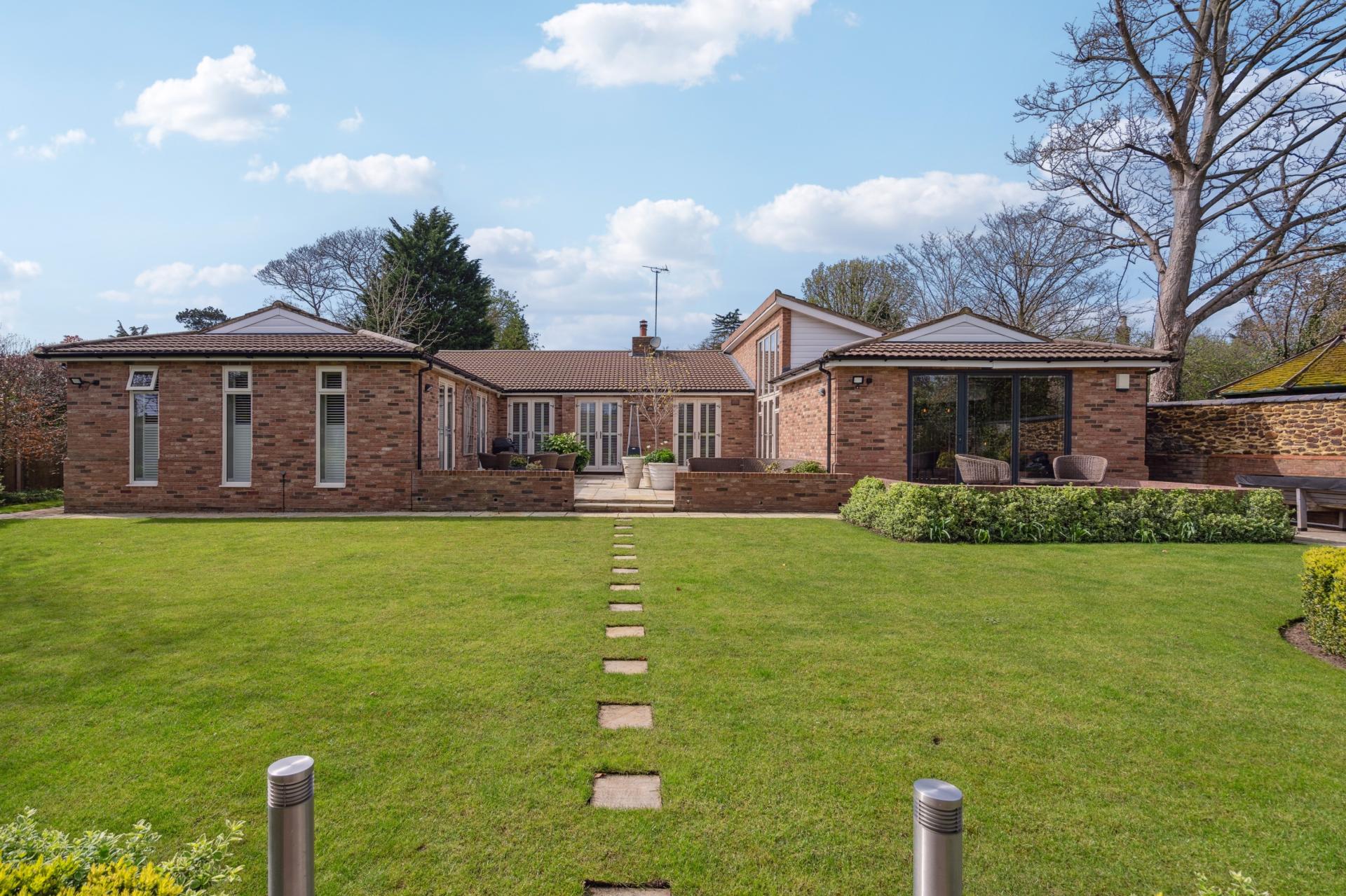 Bungalow for sale with 4 bedrooms, Heath Road, Leighton Buzzard Fine